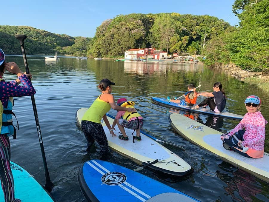 高松いくさんのインスタグラム写真 - (高松いくInstagram)「8月突入🙌暑い‼️www🤣✨ KEENサンダルを履いて、 🌳海と森へ冒険に出掛けよう٩( ᐛ )و🌊 『三崎Sup Cruise trip!!』🏄‍♂️ 8月は毎週土日開催します🙌❤️ 三崎の自然を体感して欲しい！ Supを、SupYogaを体験して欲しい！ 美味しい三崎を味わって欲しい！ そして、この環境でKEENを履いて欲しい！ Fujirockで想いが爆発したのと、 満員御礼が増えてきたので、  しつこいけど予約状況アップします🤣w  フジロックでチャージした あっっついエネルギーを 三崎口油壺で注いでいきます❤️ Supで漕いで森に上陸して、 帰りは体をほぐす為のSupYogaします🙌  Big supporter  Instructor @chill_padyoga とも先生 @saegoeson さえ先生 と 海の家 『みなとや』 @minatoya9 で皆様を 心よりお待ちしております🙌  今日から8月‼️ 貴重な夏になりますね‼️ 🌴 🏄‍♂️ ３日(土) ① 10:00 【満員御礼】 ②13:30【満員御礼】  4日(日) ①11:30 【残り2名】 ②15:00 【残り4名】  10日(土) ① 10:00 【満員御礼】 ②13:00 【満員御礼】  11日(日) ①11:30 【残り2名】 ②15:00 【残り6名】  17日(土) 【インストラクター家族参観日】 の為貸切とさせて頂きますm(_ _)m  18日(日) ①11:30【残り4名】 ②15:00【残り6名】  24日(土) ① 10:00【満員御礼】 ②13:00 【満員御礼】  25(日) ①11:30【残り4名】 ②15:00【残り6名】  9月  1日(日) ① 11:30【満員御礼】 ②15:00【残り3名】  7日(土) ① 10:00【残り2名】 ②13:30 【満員御礼】  8日(日) ①11:30【満員御礼】 ②15:00【残り6名】  #三浦半島 #京急線 終点 #三崎口 バス #油壺 #横堀海岸 #海の家 #みなとや #sup #supyoga #yoga  #小網代の森 #森林浴 #露天風呂 #マグロ丼 #pizza  #cruising #trip #tour #standuppaddle #instructor #produce #sea #nature #forest #ocean #enjoy #earth #keen #keenjapan #sandals」8月1日 14時00分 - iku_takamatsu_trip_sup_yoga