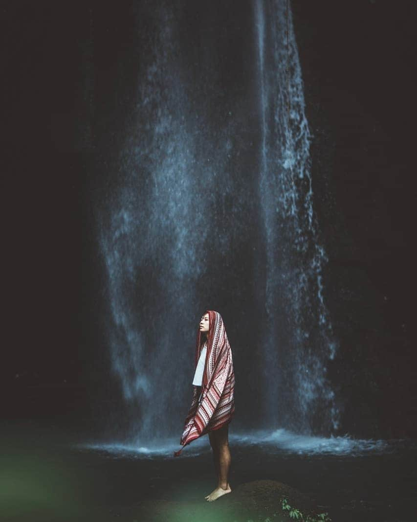 Canon Asiaさんのインスタグラム写真 - (Canon AsiaInstagram)「“We had a hike down the jungle of Bali to find Leke Leke Waterfall. The path leading to the waterfall wasn’t that hard, making it the most beautiful and accessible waterfall in Bali. By the time we reached, it seemed like it was going to rain. But that also allowed us to have the whole area to ourselves to shoot and explore.” . Experimenting with waterfall 💧 photography? Learn more tips on how to get the perfect shot of waterfalls✨, link in bio! . 📷 Image by @thatcameraboy shot using the Canon EOS5D Mark III | Canon EF 70-200mm f/2.8L IS USM Image 1: f2.8 | 1/400s | ISO500 | 200mm Image 2: f2.8 | 1/250s | ISO500 | 140mm . Want your photos to be featured too? Tag them with #canonasia or submit them on My Canon Story, link in bio! . #canonasia #photography #waterfall #bali #baliindonesia #indonesia #indonesia_photography」8月1日 14時00分 - canonasia