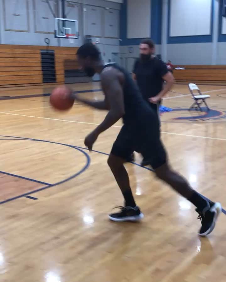 グッチ・メインのインスタグラム：「#AirWop I need my own shoe 💪🏿🏀🤦🏿‍♂️🔥」