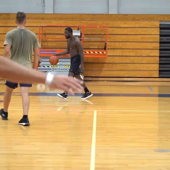 グッチ・メインのインスタグラム：「MR. Pull from Anywhere 🏹💪🏿🏀🔥」