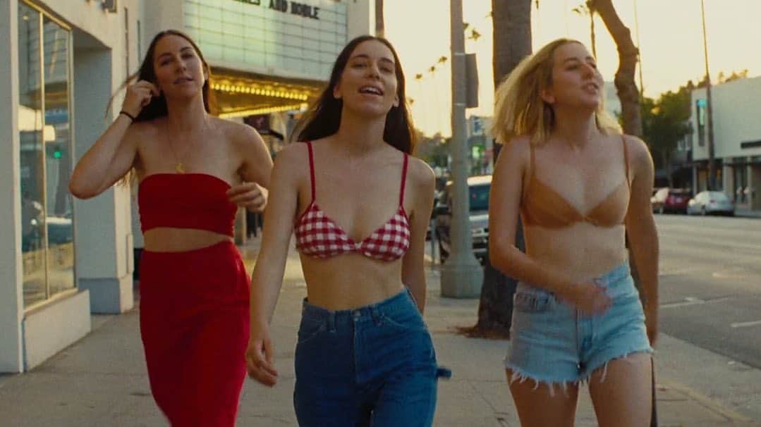 Vevoさんのインスタグラム写真 - (VevoInstagram)「While @daniellehaim was going through a dark time with her partner, she looked for positivity and brought it to life in "Summer Girl". Watch @haimtheband in their new music video now! ⠀⠀⠀⠀⠀⠀⠀⠀⠀ ▶️[Link in bio] #Haim #SummerGirl」8月1日 5時06分 - vevo