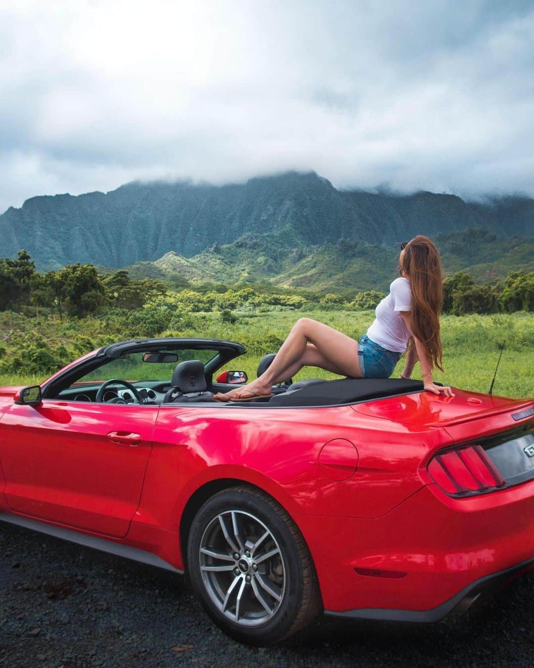 ハワイアン航空さんのインスタグラム写真 - (ハワイアン航空Instagram)「Looking to visit but not sure if you should rent a car? Learn about transportation options in our new Hawaiʻi Trip Planning Guide. Link in bio 🚗 📷: @SheIsNotLost . . . #Hawaii #AdventureAwaits #ExploreHawaii #LuckyWeLiveHI」8月1日 5時10分 - hawaiianairlines