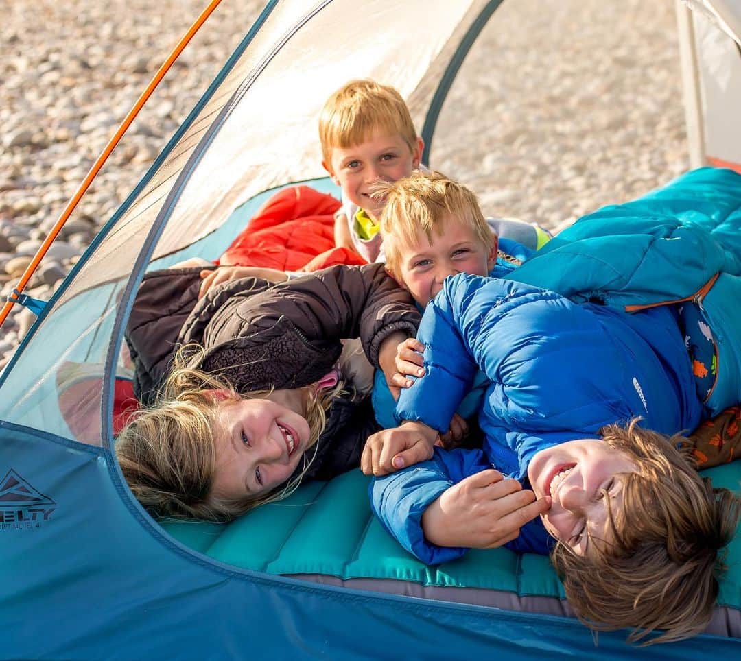 ケルティさんのインスタグラム写真 - (ケルティInstagram)「🎮 Less screen time, more green time. 🌲  Here at Kelty, we’re equally passionate about the outdoors and the next generation of outdoorspeople—and we’re deeply dedicated helping parents get kids outside. That’s why we have our Cure for the Common Kid Fund, & tips on the blog for raising kids who love the outdoors. Read more with link in profile. #keltykids #builtforplay #keltybuilt #campinglife 📷 @kat_pdx @katdierickx」8月1日 5時14分 - keltyusa