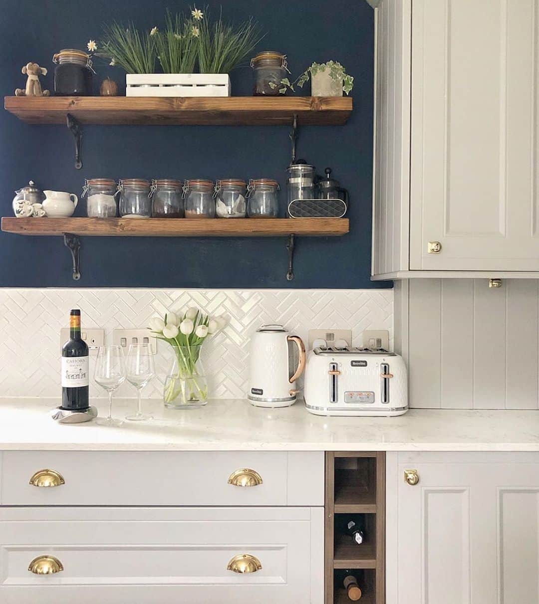 ローラアシュレイのインスタグラム：「From kitchens to living rooms, bedrooms to bathrooms, we just love seeing how our customers have used Laura Ashley paints in their homes. Keep tagging us in your photos for the chance to be featured. #LauraAshleyPaint #ThePowerOfPaint」