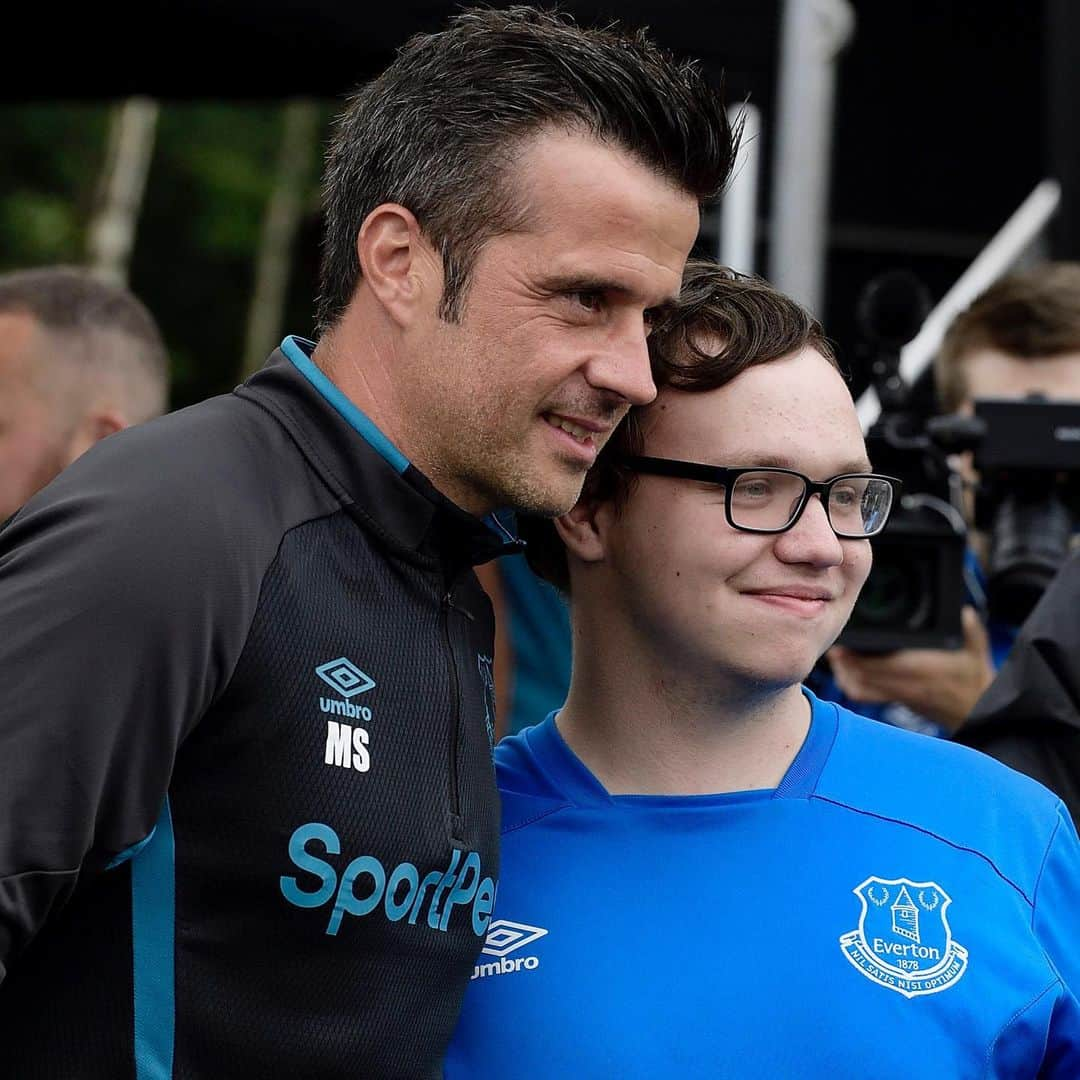 エヴァートンFCさんのインスタグラム写真 - (エヴァートンFCInstagram)「Spending time with some of our most loyal fans. 💙」8月1日 5時18分 - everton