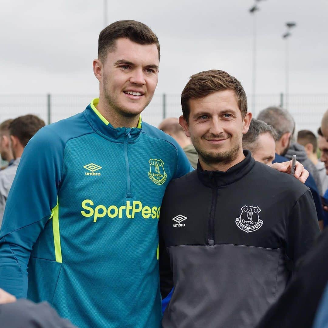 エヴァートンFCさんのインスタグラム写真 - (エヴァートンFCInstagram)「Spending time with some of our most loyal fans. 💙」8月1日 5時18分 - everton