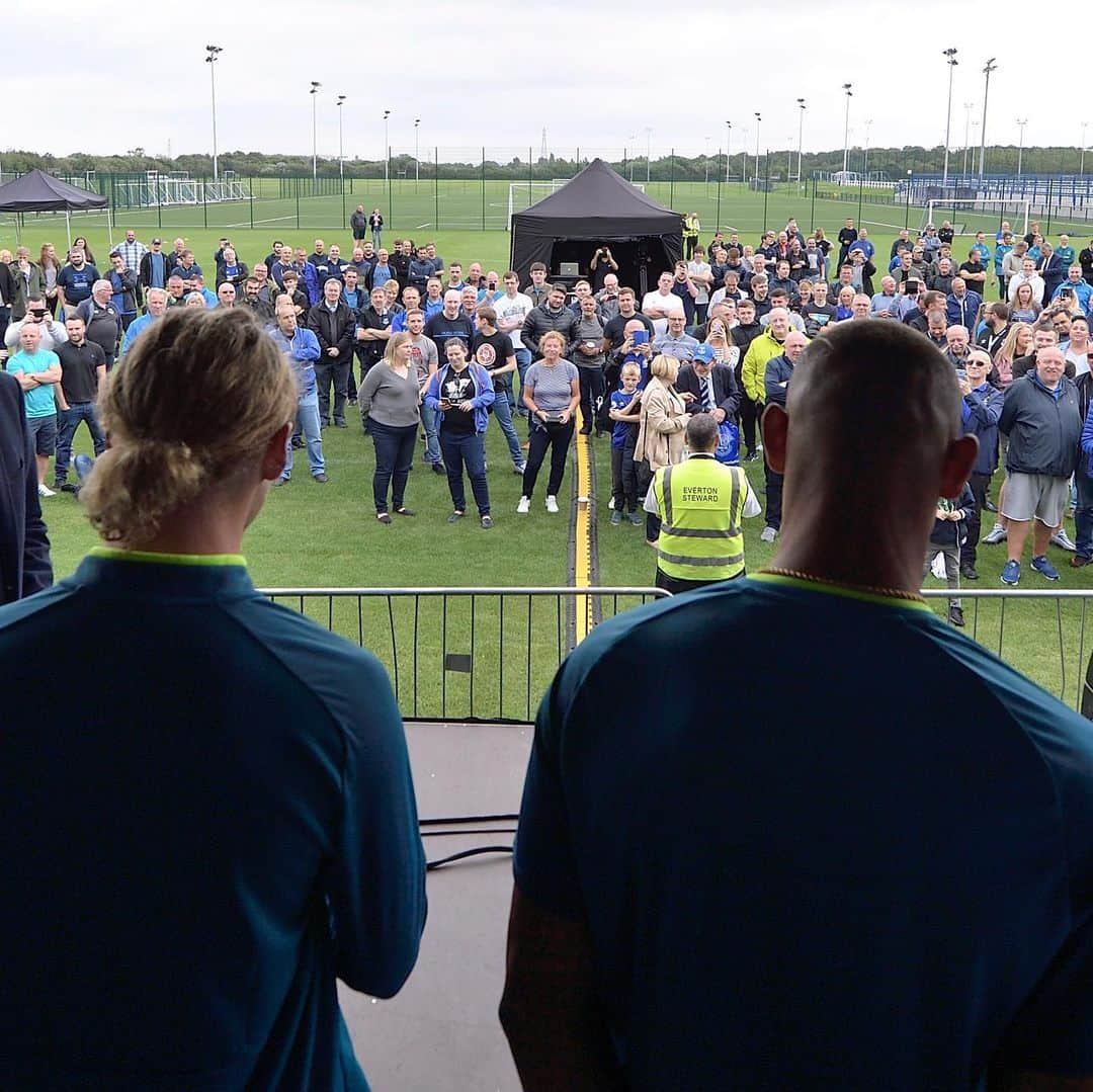 エヴァートンFCさんのインスタグラム写真 - (エヴァートンFCInstagram)「Spending time with some of our most loyal fans. 💙」8月1日 5時18分 - everton