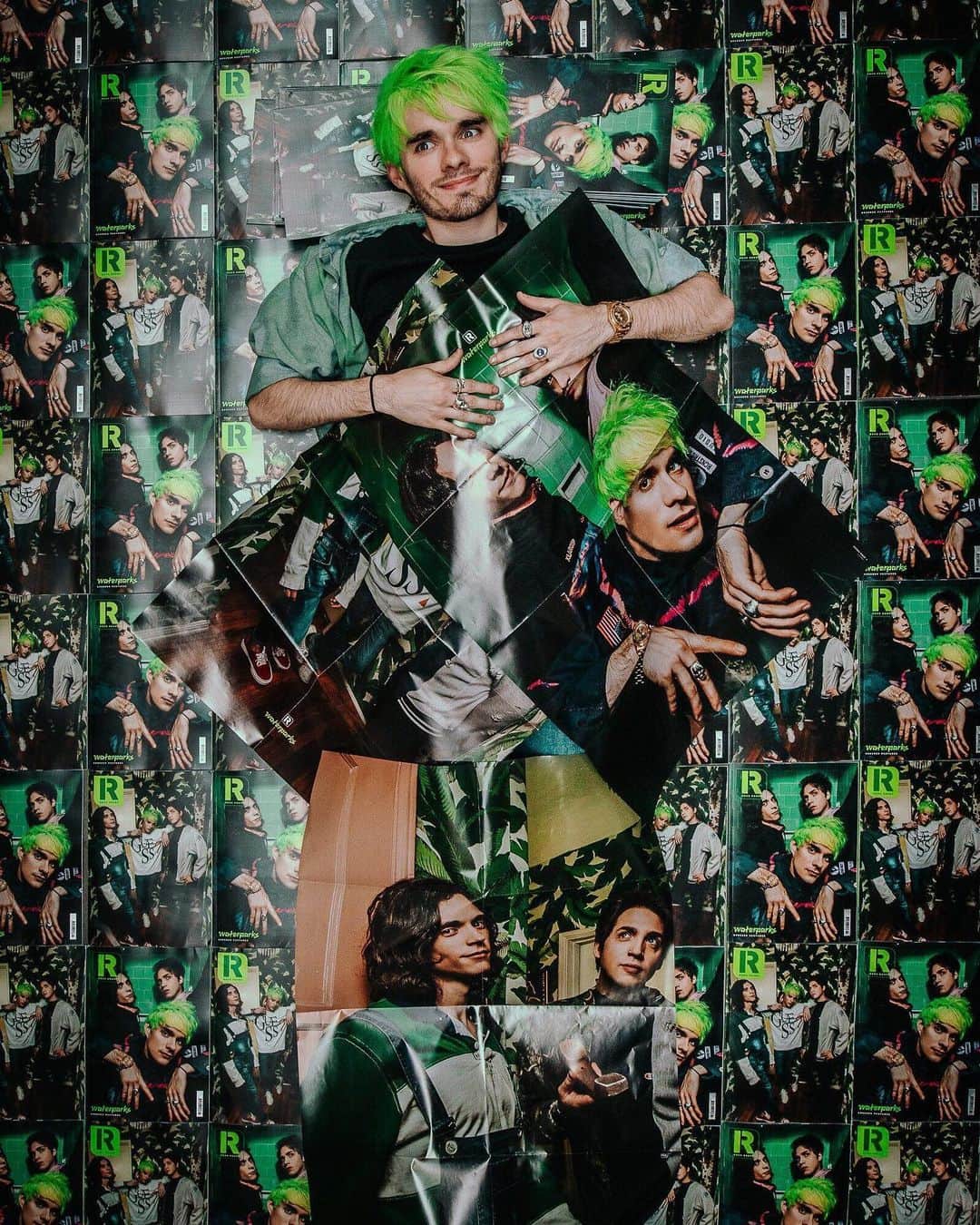 Rock Soundさんのインスタグラム写真 - (Rock SoundInstagram)「HI WATERPARKS' FIRST EVER COVER OF THE GREEN ERA IS PART OF THE ROCK SOUND SUMMER SALE. THAT MEANS IT'S UP TO 50% OFF RIGHT NOW. GET THE STORY OF THE GREEN ERA FOR UP TO 50% OFF  BUY 100 COPIES AND RECREATE THIS PHOTO  THEY'RE AVAILABLE NOW AT SHOP.ROCKSOUND.TV」8月1日 5時49分 - rocksound