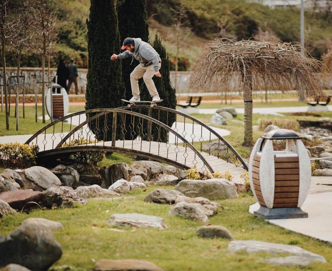 adidas Skateboardingのインスタグラム：「Overarching grind /// A moment with @silasbaxterneal during his time in Istanbul. • #adidasSkateboarding | 📸 @zandertaketomo」