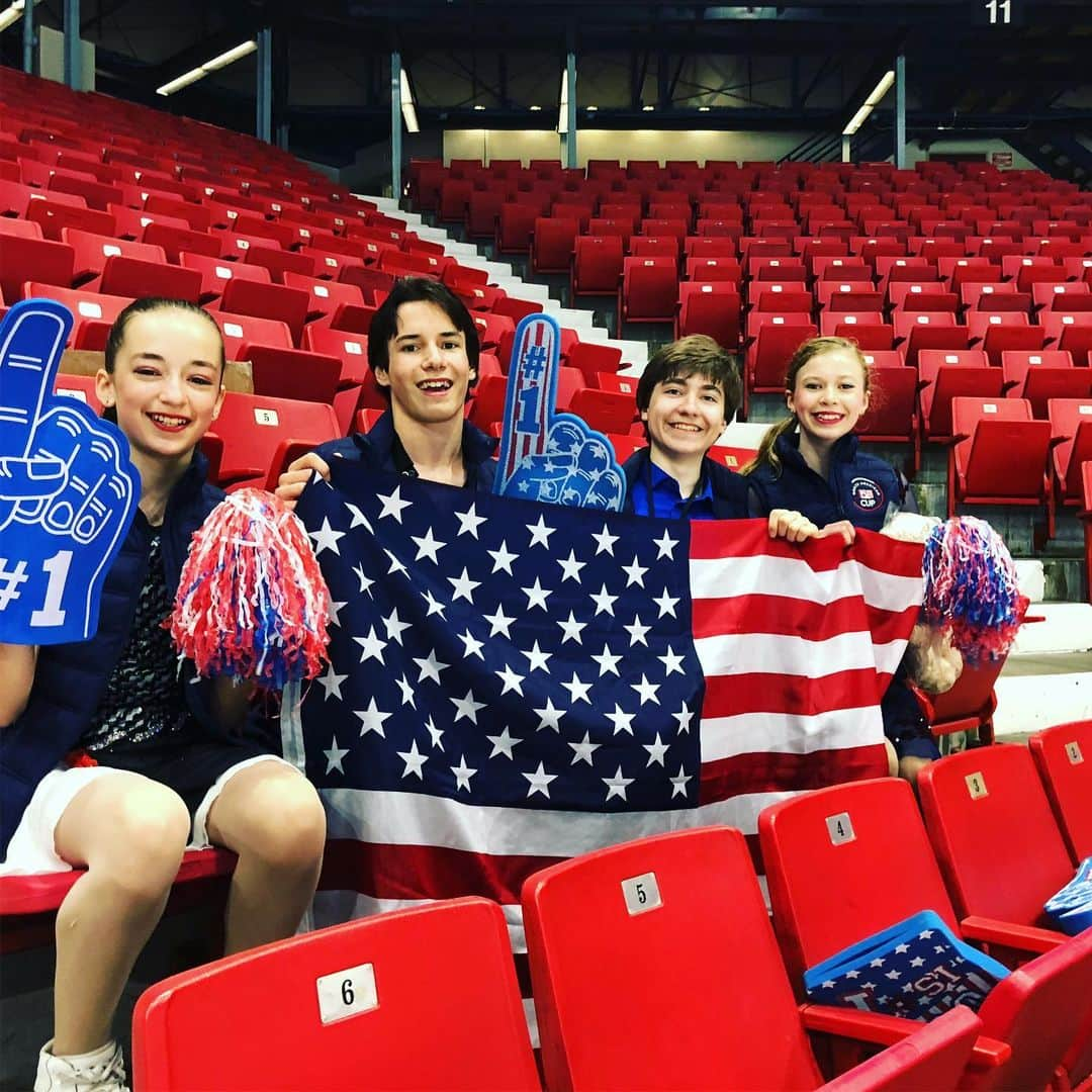 アナスタシア・カヌーシオのインスタグラム：「Having a blast team leading at the North American Cup in Lake Placid! Go Team USA! 🇺🇸⛸」