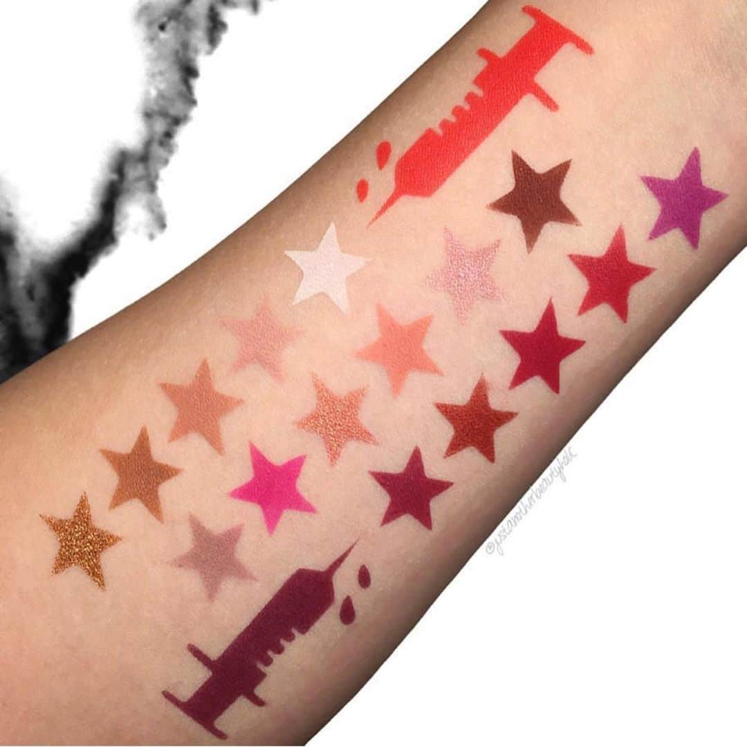 Jeffree Star Cosmeticsさんのインスタグラム写真 - (Jeffree Star CosmeticsInstagram)「PICK YOUR POISON 💉💎 #BLOODSUGAR vs #BLUEBLOOD ❤️💙 swatches by : @justanotherbeautyholic 📸」8月1日 6時00分 - jeffreestarcosmetics