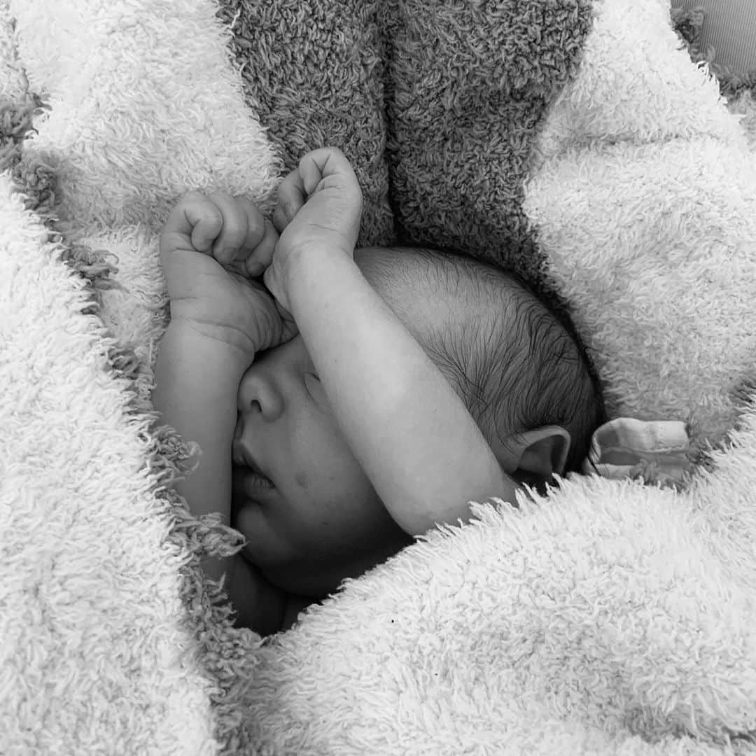 ジェンソン・バトンさんのインスタグラム写真 - (ジェンソン・バトンInstagram)「My World 😍#hendrix #babybutton」8月1日 5時56分 - jensonbutton