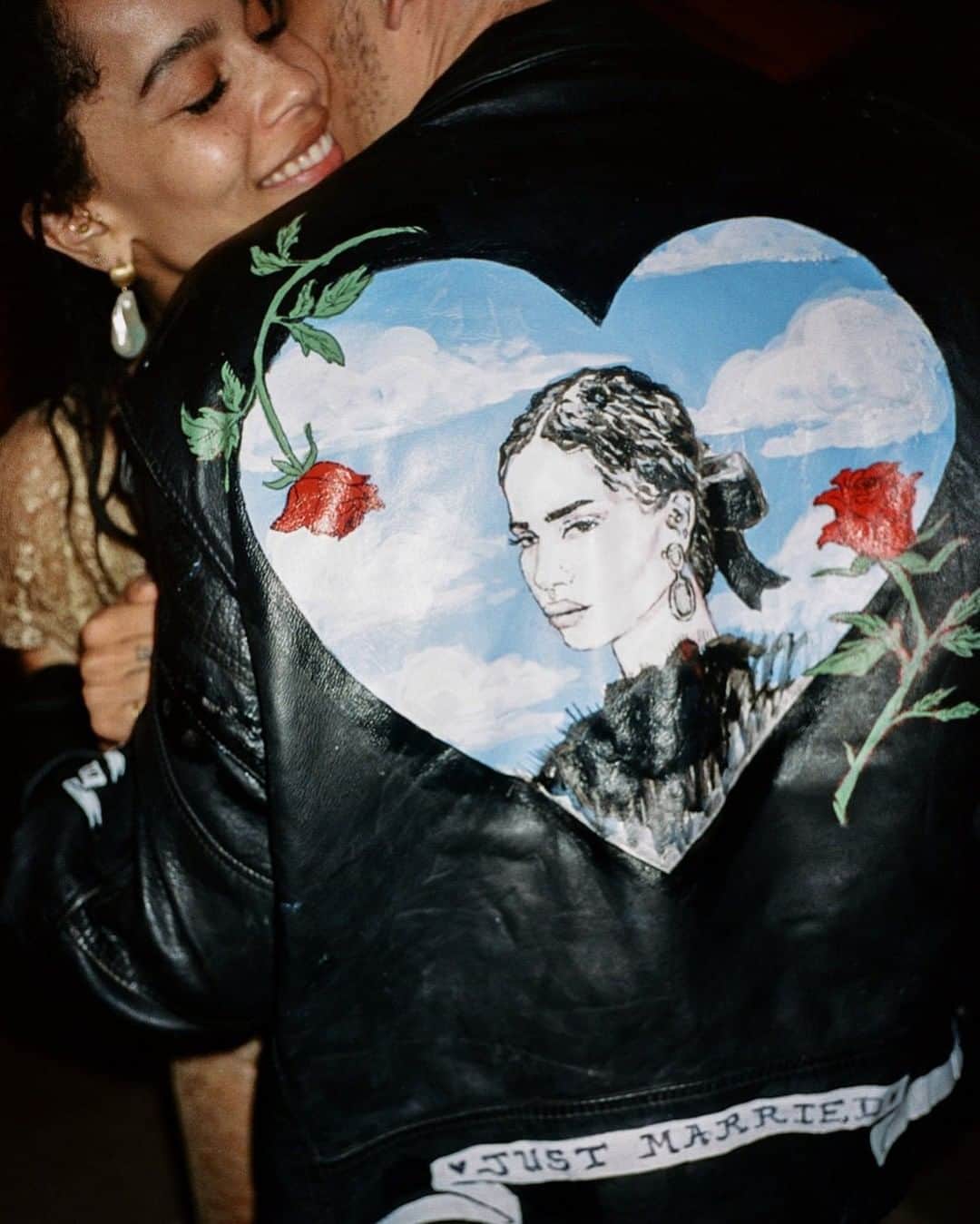 Vogue Runwayさんのインスタグラム写真 - (Vogue RunwayInstagram)「Since @ZoeIsabellaKravitz and @KarlGlusman's wedding ceremony in June, the couple have been keeping a relatively low profile. But today, the couple celebrated their one-month anniversary with a special style moment including custom jackets. Tap the link in our bio for more details. #regram @karlglusman」8月1日 6時10分 - voguerunway