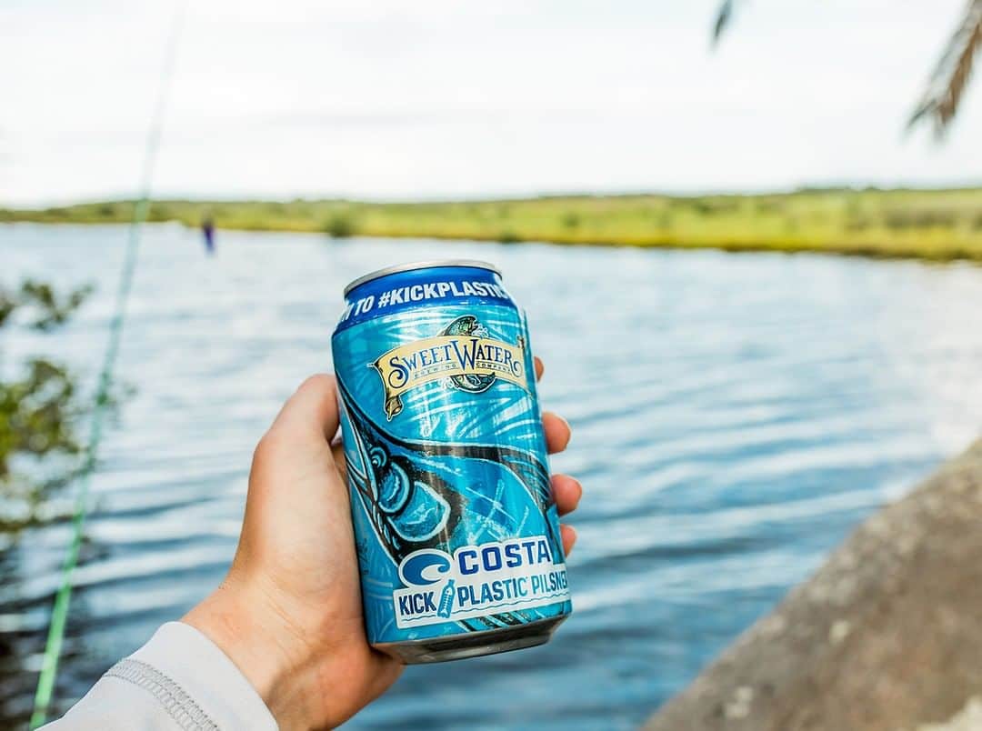 Costa Sunglassesのインスタグラム：「Here's to summer brews and cleaner waters.  Get out on the water with Kick Plastic Pilsner, our new seasonal beer in collaboration with @sweetwaterbrew. Find it at a location near you at the link in our bio. #KickPlastic #SeeWhatsOutThere」