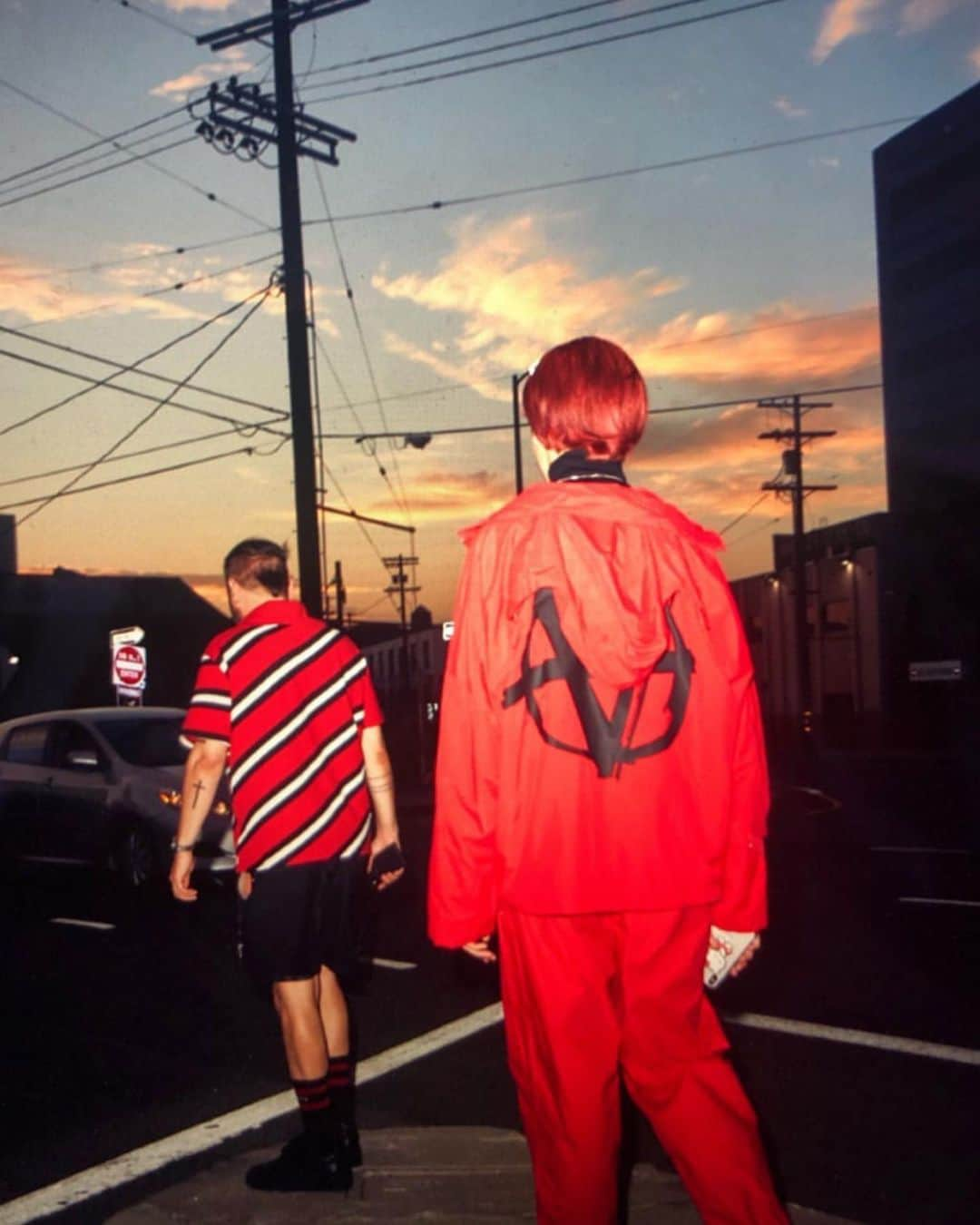 ヴェトモンさんのインスタグラム写真 - (ヴェトモンInstagram)「NEXT SEASON NEW DROP www.fwrd.com @fwrdman @fwrd」8月1日 6時32分 - vetements_official