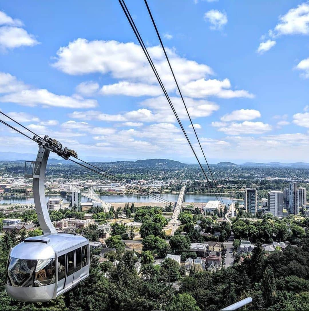 Portlandさんのインスタグラム写真 - (PortlandInstagram)「From the train, trail, tram & trolley-the 4T trail is a great way to explore to Portland this summer! Who’s adding this to their Portland summer bucket list? - 📷: @Dennisverlolaprade - #Portland #PDX #PortlandNW」8月1日 6時33分 - portland