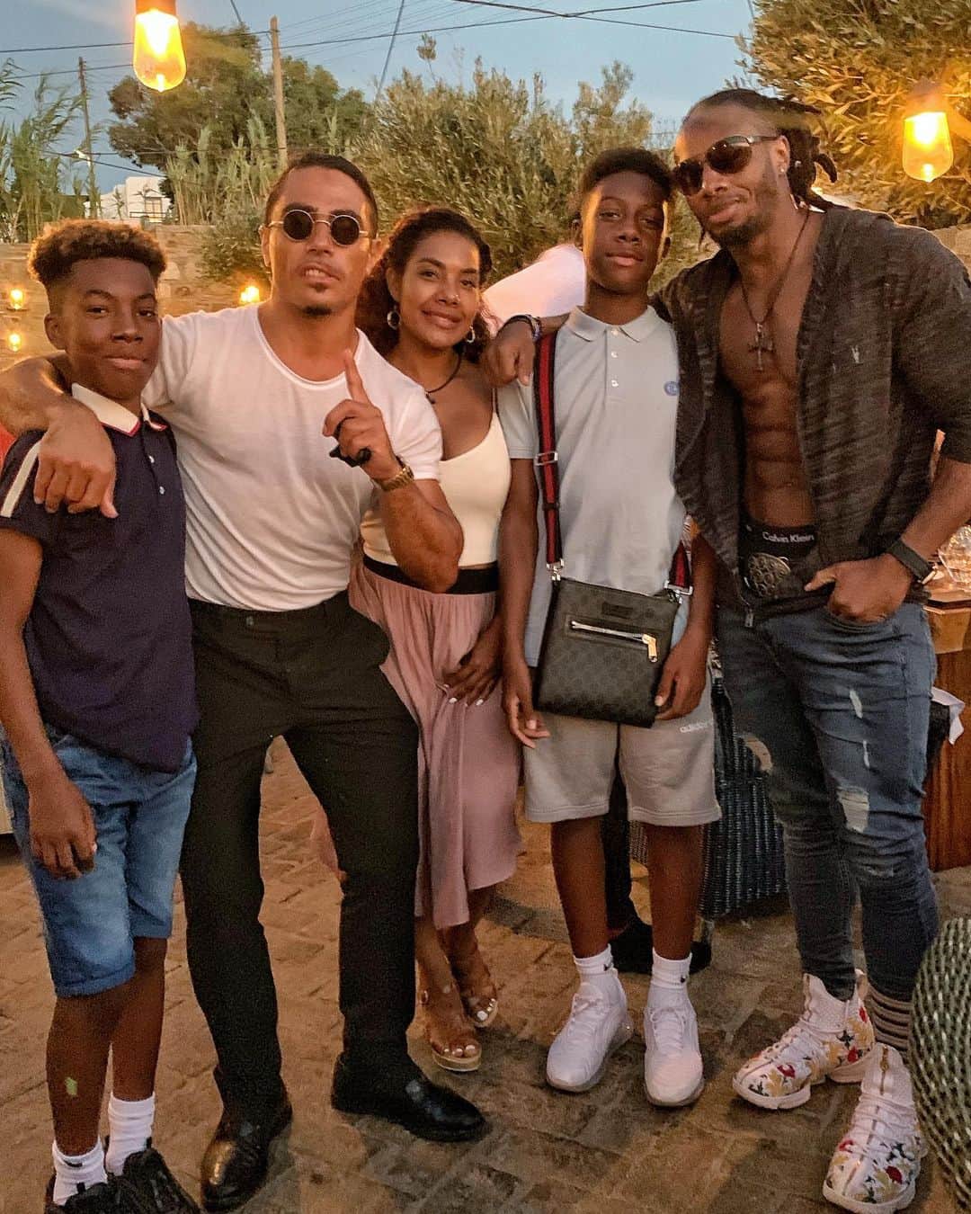 Ulissesworldさんのインスタグラム写真 - (UlissesworldInstagram)「Awesome time with the family tonight! Thanks for the kind hospitality my friend @nusr_et Catch up soon💪🏽 _ #ulissesworld #family #holiday #vacation #mykonos #saltbae」8月1日 6時39分 - ulissesworld