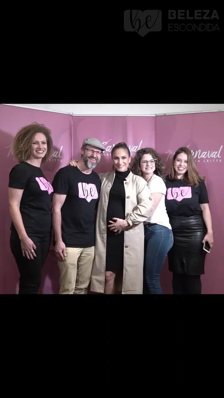Claudia Leitteのインスタグラム：「Tive a honra de conhecer Jane, símbolo da nossa luta no projeto @belezaescondidaoficial, que trabalha para garantir que mulheres e seus filhos tenham um lugar seguro para serem acolhidos após a denúncia de violência. Compartilho com vocês para que sintam a força dessa mulher e o quanto podemos mudar vidas. Junte-se ao time! Saiba como colaborar em www.belezaescondida.com 🌹 #BelezaEscondida」
