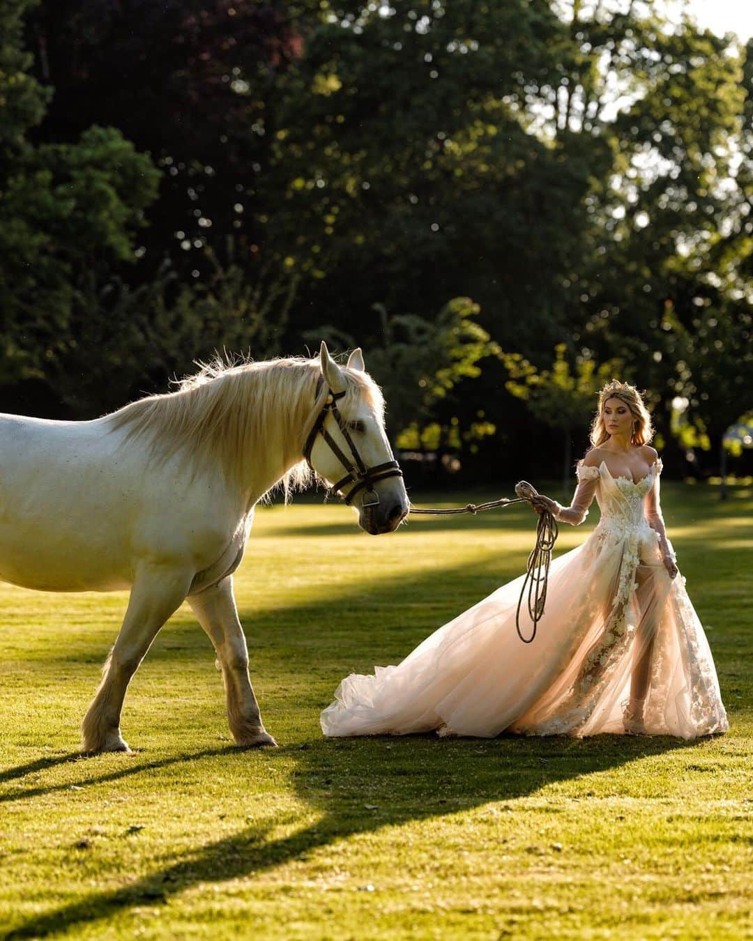 Galia Lahavさんのインスタグラム写真 - (Galia LahavInstagram)「A bride is the princess of her own fairytale | The magical #Gaga worn by the legendary @julimizon #GLCouture  #Photo @flavio_bandiera_photographer  #location @challainchallain  #Video @alessandro.pardi #dresses @galialahav  #makeup @andra_preda_makeup #light  @maxdemartino  #assistant @serenabascone  #crew @studiobandiera」8月1日 7時07分 - galialahav