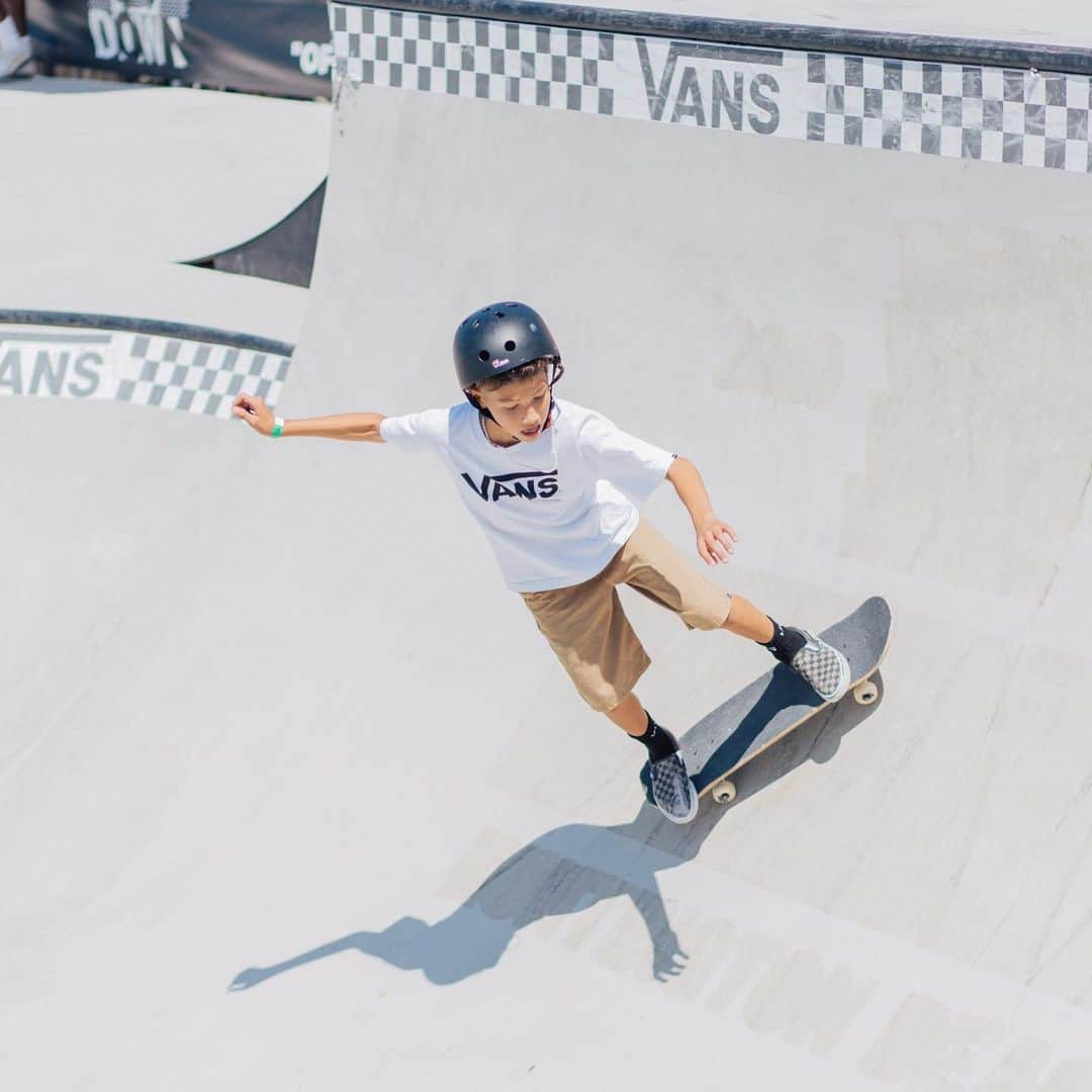 vansさんのインスタグラム写真 - (vansInstagram)「There’s a ton to do down here on the beach at the #VANSUSOPEN, and if you don’t live nearby you can check it all out online at the link in our bio. 📷: @CelinaKenyon」8月1日 7時08分 - vans