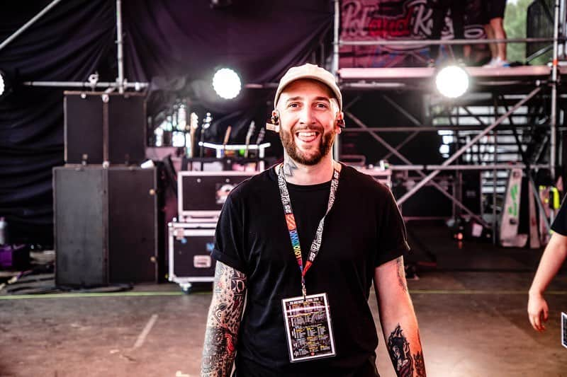 Terufumi Tamanoさんのインスタグラム写真 - (Terufumi TamanoInstagram)「Sexy walking man @maaxoliver  Photo by @cazrowaoki  #polandrockfestival」8月1日 7時11分 - terucrossfaith