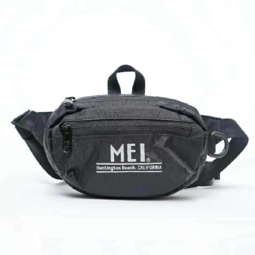 MEI(メイ) のインスタグラム：「•﻿ •﻿ ▶WAIST MINI ウエストミニ◀ ﻿ ﻿検索🔍mei-000-191313  シンプルデザインのボディバッグ!!! 小ぶりですが、マチがしっかりとあるので たくさん入ります◎  MEIのアイテムは全品﻿ 送料無料🚚🚚﻿ ﻿ ﻿ 数量限定ノベルティも﻿ 今ならまだ間に合いますよ🚩﻿ ﻿  #mei #mei_bag #meibag #bag #fes #camp#event #バッグ #フェス #キャンプ #公園 #shoping #chillout #picnic #ピクニック#outdoor  #アウトドア#登山#帽子#キャップ#cap#メンズライク#旅行#メッセンジャーバッグ#ショルダーバッグ#おそろい」