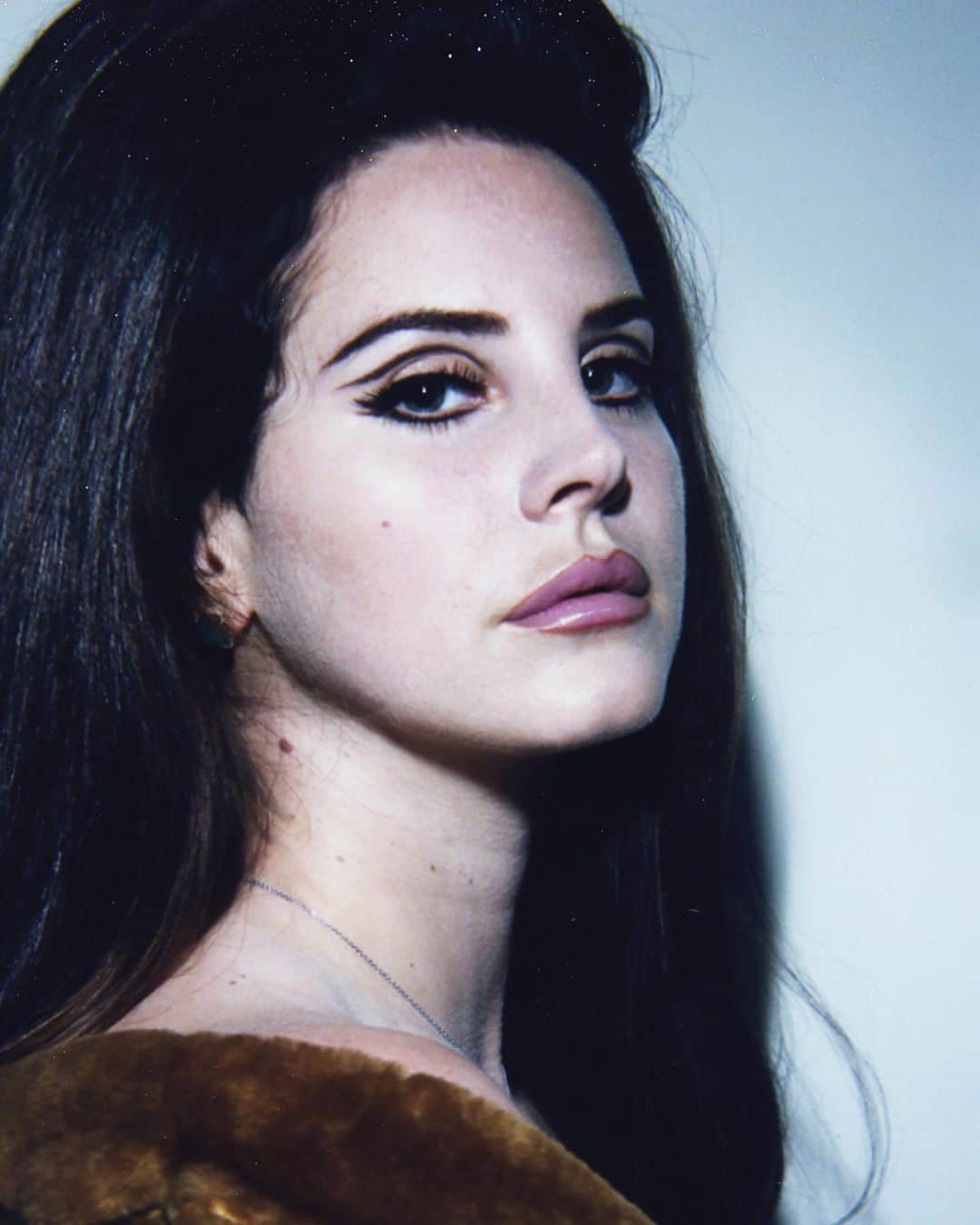V Magazineさんのインスタグラム写真 - (V MagazineInstagram)「Today may mark the end of a terribly long and hard #MercuryRetrograde, but it also marks the day we finally got a release date (and tracklist) for @lanadelrey’s #NormanFuckingRockwell. Get the full scoop on the singer’s sixth album now via swipe up in IG Stories. — Photography: @stevenkleinstudio Fashion: @melzy917 — #V」8月1日 7時35分 - vmagazine