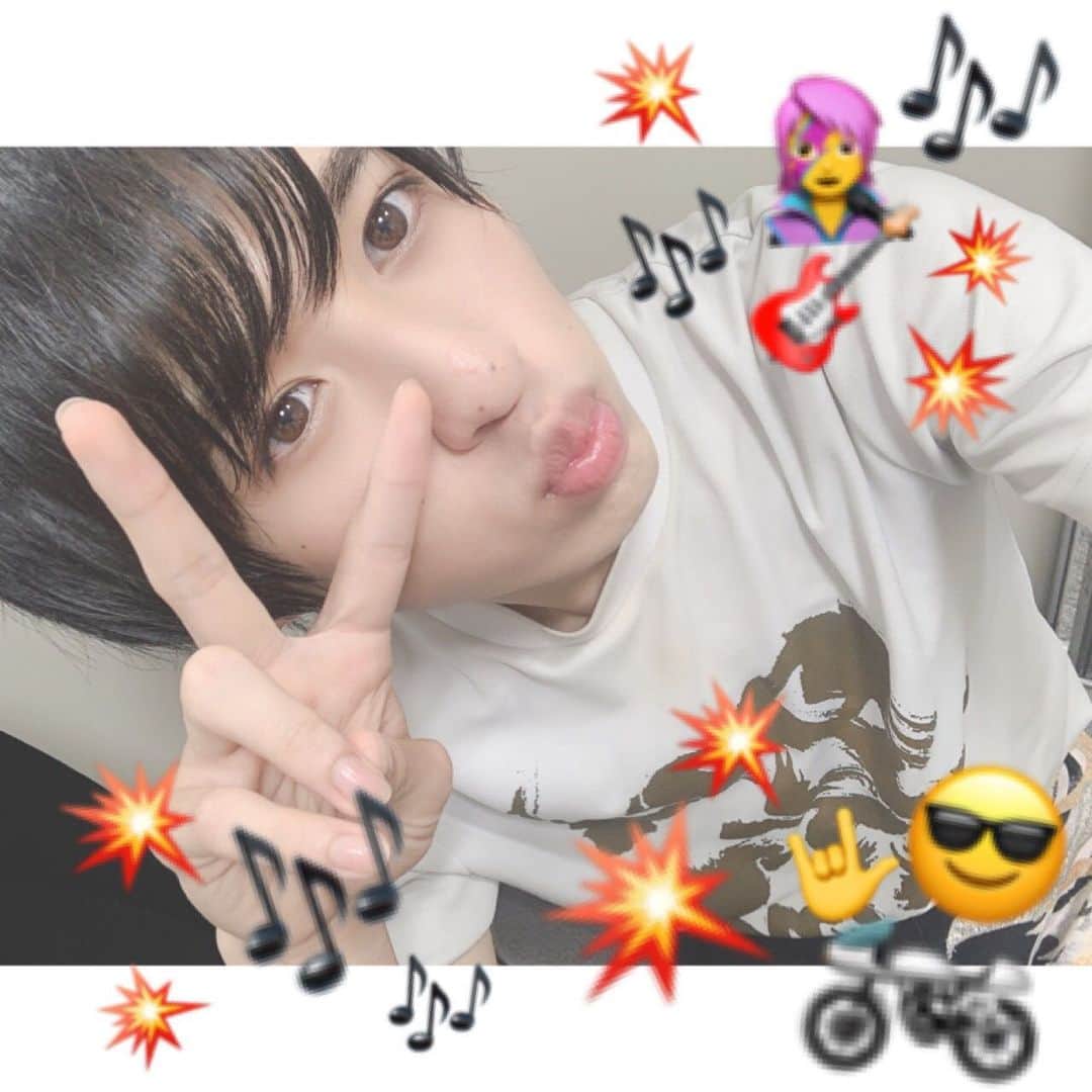祭nine.さんのインスタグラム写真 - (祭nine.Instagram)「おはようございます. 祭nine.白色のうらぽんです◡̈⋆* . 8月になりました! 暑い夏も忘れるくらいの思い出を僕たちとつくっていきましょう◡̈♡ . 昨夜放送されました NHK名古屋「Uta-Tube」はご覧頂けたでしょうか . 8月3日(土) 10:55〜 祭nine.特集part2 再放送がpart1/2共に8月7日(水) 25:20〜 ぜひチェックよろしくお願いします◎ . #祭nine. #浦上拓也 #ばちばちな音楽聴いてたらこんな加工になった #かと言っていつもふわふわな音楽を聴いてる訳ではない #やっぱりユニゾンは青春だよ〜〜 #場違いなハミングバード #流れ星を撃ち落せ #horizonedfinale  #いってらっしゃい」8月1日 7時51分 - matsuri_nine.official