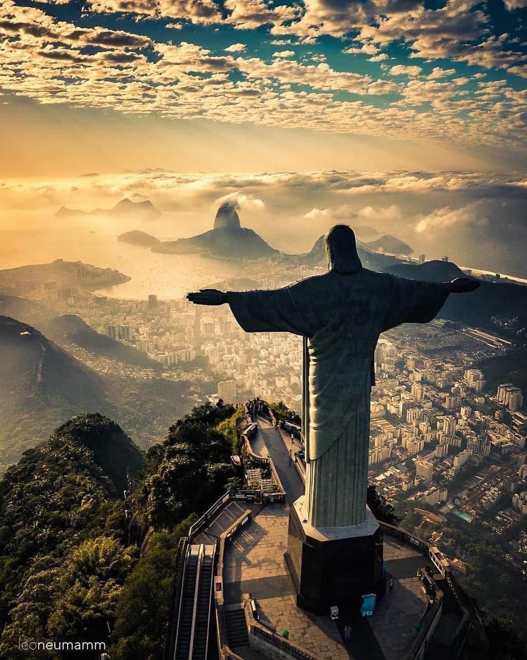 Earth Picsさんのインスタグラム写真 - (Earth PicsInstagram)「Cristo Redentor, statue of Jesus Christ at the summit of Mount Corcovado, Rio de Janeiro, Brazil. Photo by @leoneumamm  #earthpix  #wildlifephotography  #photography  #earth  #travel  #animals  #nature  #naturephotography  #awesome_earthpix #travelblogger」8月1日 7時55分 - earthpix