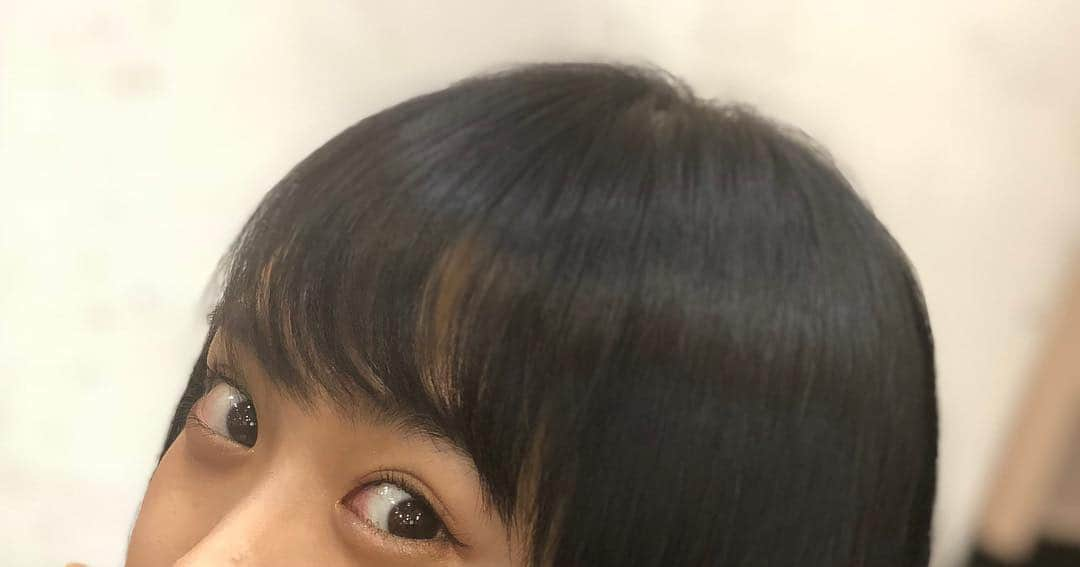 相沢菜々子さんのインスタグラム写真 - (相沢菜々子Instagram)「前髪お帰りなさい💇‍♀️ @cupola_omotesando さんで 前髪カットとトリートメントをして頂きました！ . トリートメントは以前して頂いたものから パワーアップしたものの様で一回で艶々に！🥺✨ . 日に焼けていた髪色も 元の色に戻ってきました🥰 . @tatsuma23 さん、ありがとうございました☺️ かっこいい変身ベルト相沢もつけたかったなぁ😎笑 . . . #艶っ照る #艶髪トリートメント #cupola #blackhair #黒髪ストレート #前髪カット #表参道 #表参道美容院 #自撮り#selfie #自撮り女子部 #unafoto #チェックシャツ #カラーサングラス」8月1日 7時56分 - nanako_aizawa