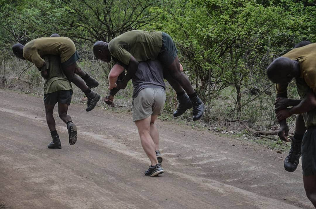 デビッド・ポーコックさんのインスタグラム写真 - (デビッド・ポーコックInstagram)「It was World Ranger Day yesterday. I have been lucky enough to spend time with some incredible rangers in Zimbabwe. They work unbelievably hard and take huge risks to protect our remaining wild areas and wildlife. True heroes. Check out @malilangwe_scouts for amazing photos, stories and inspiration. . . You can also read about our time at @themalilangwetrust in our new book, In Our Nature, which is now on pre-sale. Link in bio. All profits to conservation. . . . #wildlifewednesday #worldrangerday #zimbabwe #malilangwe #inournature 🇿🇼」8月1日 7時59分 - davidpocock