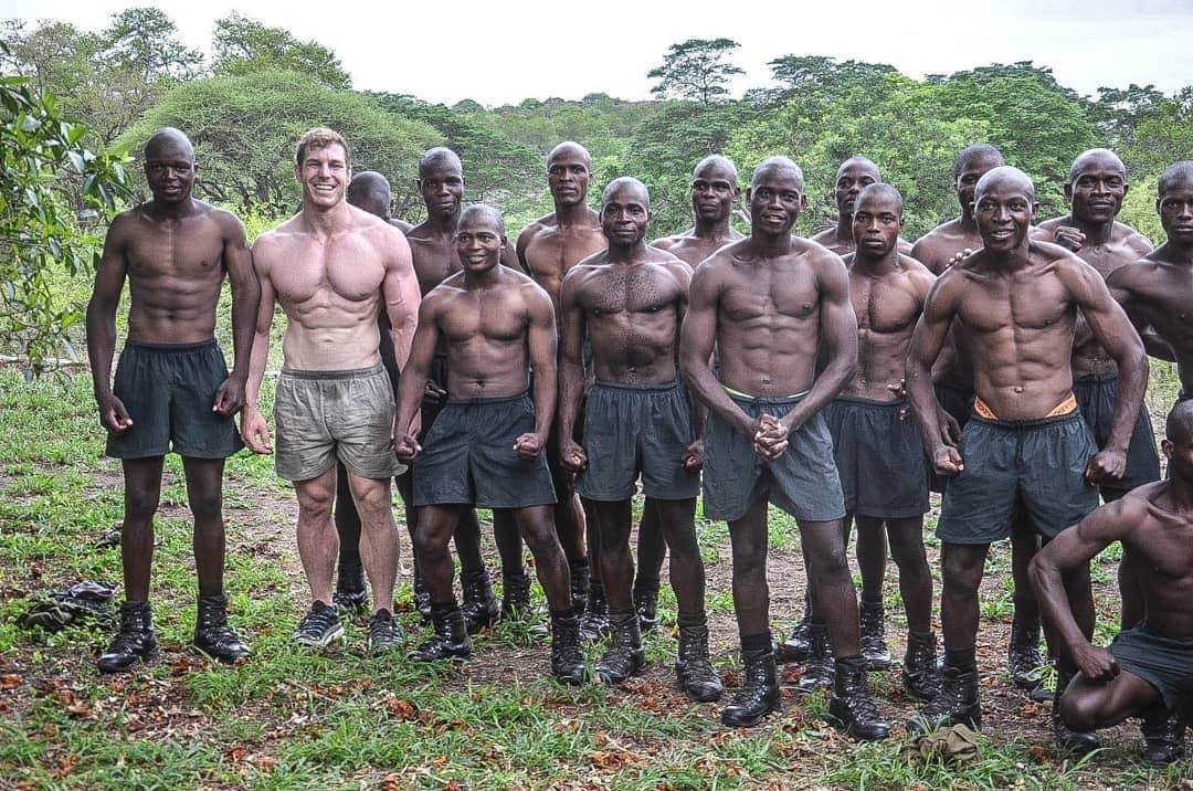 デビッド・ポーコックさんのインスタグラム写真 - (デビッド・ポーコックInstagram)「It was World Ranger Day yesterday. I have been lucky enough to spend time with some incredible rangers in Zimbabwe. They work unbelievably hard and take huge risks to protect our remaining wild areas and wildlife. True heroes. Check out @malilangwe_scouts for amazing photos, stories and inspiration. . . You can also read about our time at @themalilangwetrust in our new book, In Our Nature, which is now on pre-sale. Link in bio. All profits to conservation. . . . #wildlifewednesday #worldrangerday #zimbabwe #malilangwe #inournature 🇿🇼」8月1日 7時59分 - davidpocock