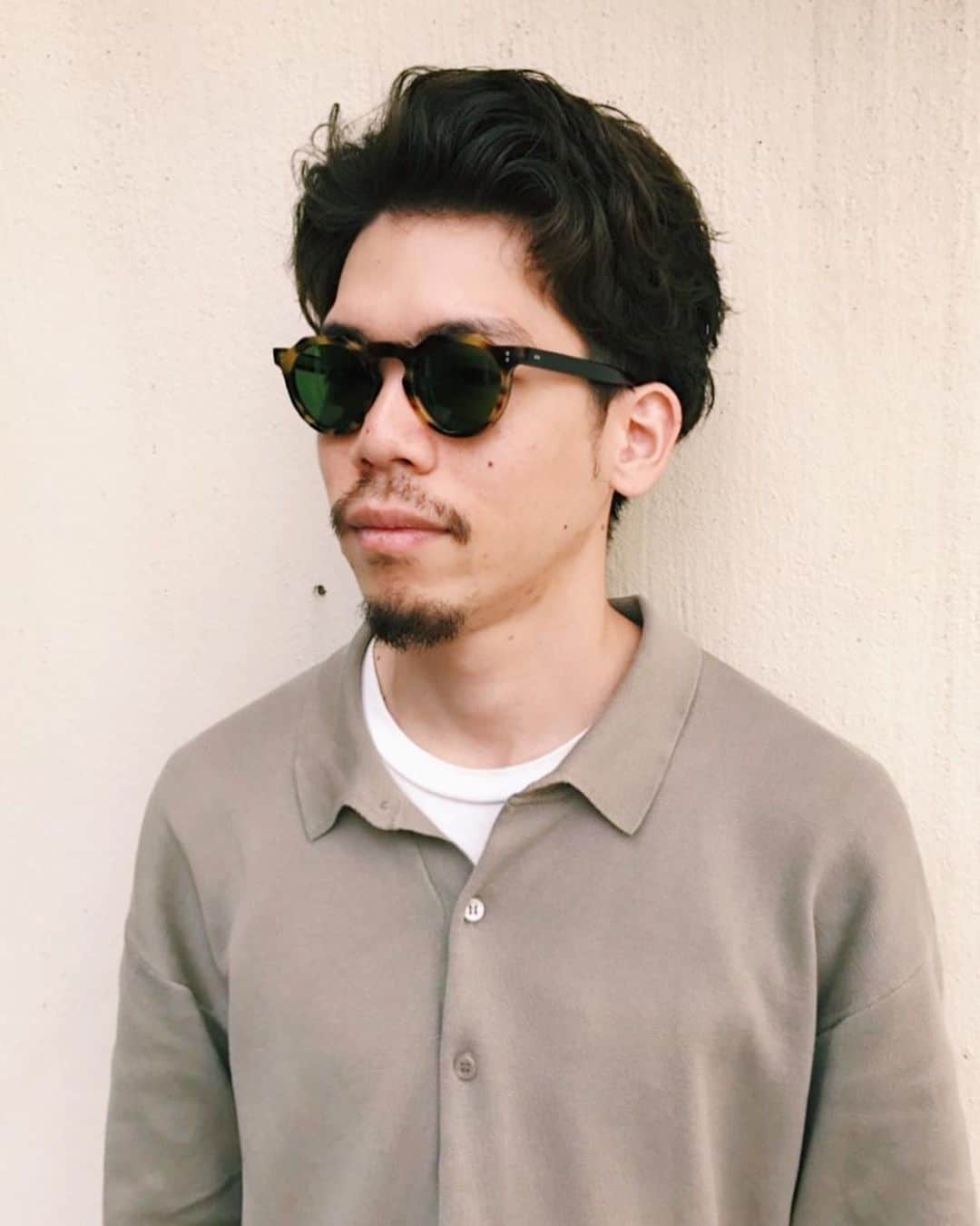 のインスタグラム：「Today's SNAP DAIKANYAMA staff: Kobayashi #daikanyamakobayashi  #eyewear  #lescalunetier #vintage @lescalunetier  #staffsnap  #staffphoto #メガネ人  #ootd  #ootdfashion #fashion #snap #staffsnap  @globespecs_official  #tokyo  #opticalstore #wholesalebrand #ahlem #anneetvalentin  #gernotlindner #globespecs  #lescalunetier  #lunor #dianetaylor #laloop #robertmarcnyc」