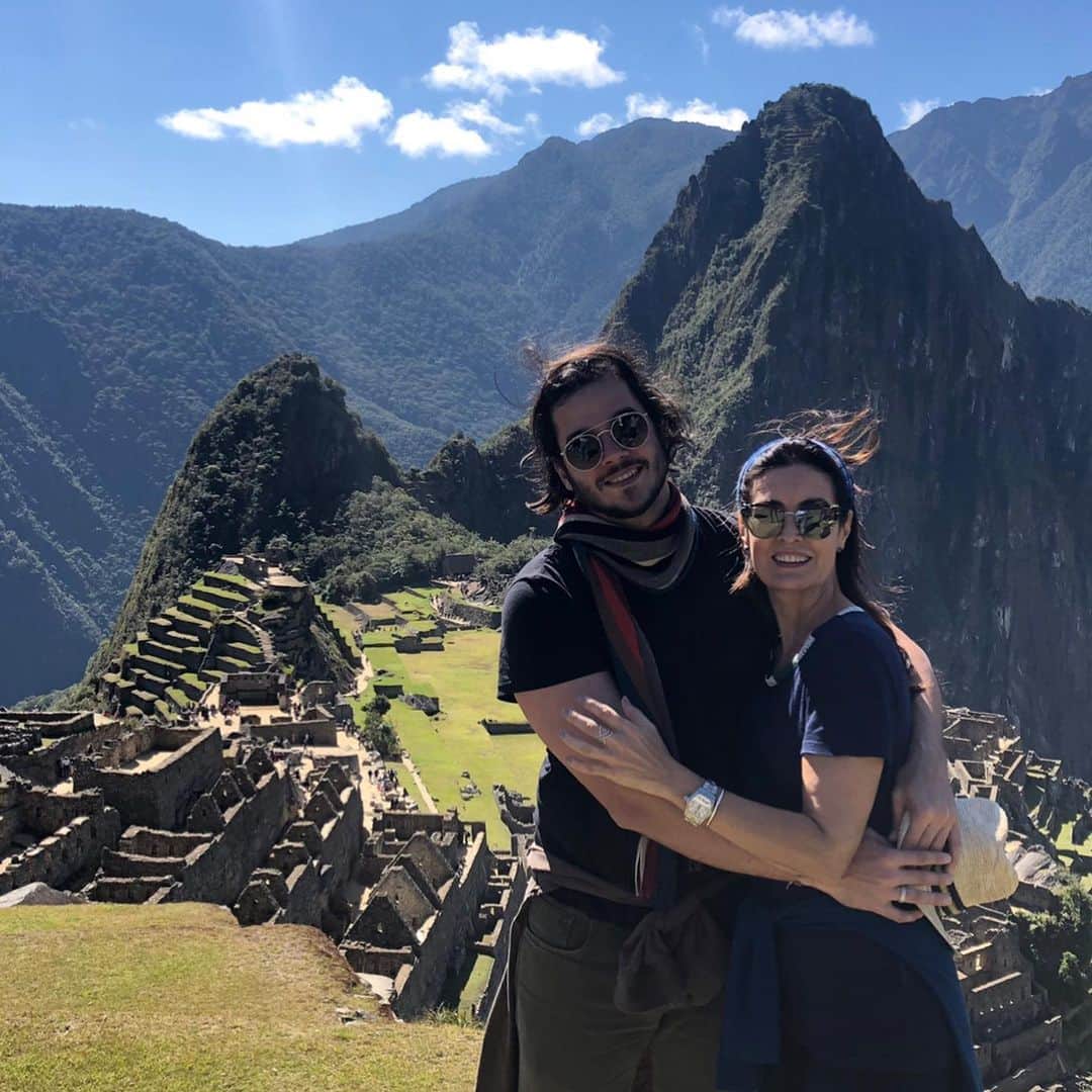 ファチマ・ベルナルデスのインスタグラム：「Quando cheguei a Machu Picchu, não sabia o que dizer. Continuo sem saber, mas nunca esquecerei o que sentimos lá. #gratidao #cadaminutoimporta #machupicchu #peru」