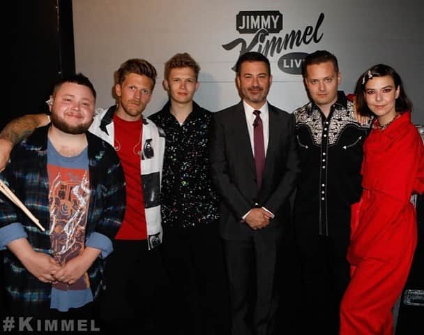 Of Monsters and Menさんのインスタグラム写真 - (Of Monsters and MenInstagram)「Thanks for having us last night @jimmykimmellive, it was so nice to play the new songs for you for the first time! Ps. You smell gooood」8月1日 8時54分 - ofmonstersandmen