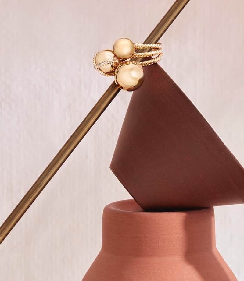 デビッドヤーマンのインスタグラム：「“The simplest forms in the universe are the sphere and the circle.”—Alexander Calder  In 18K gold with pavé diamonds, this Solari cluster ring expresses the purity of the sphere. #DavidYurman」