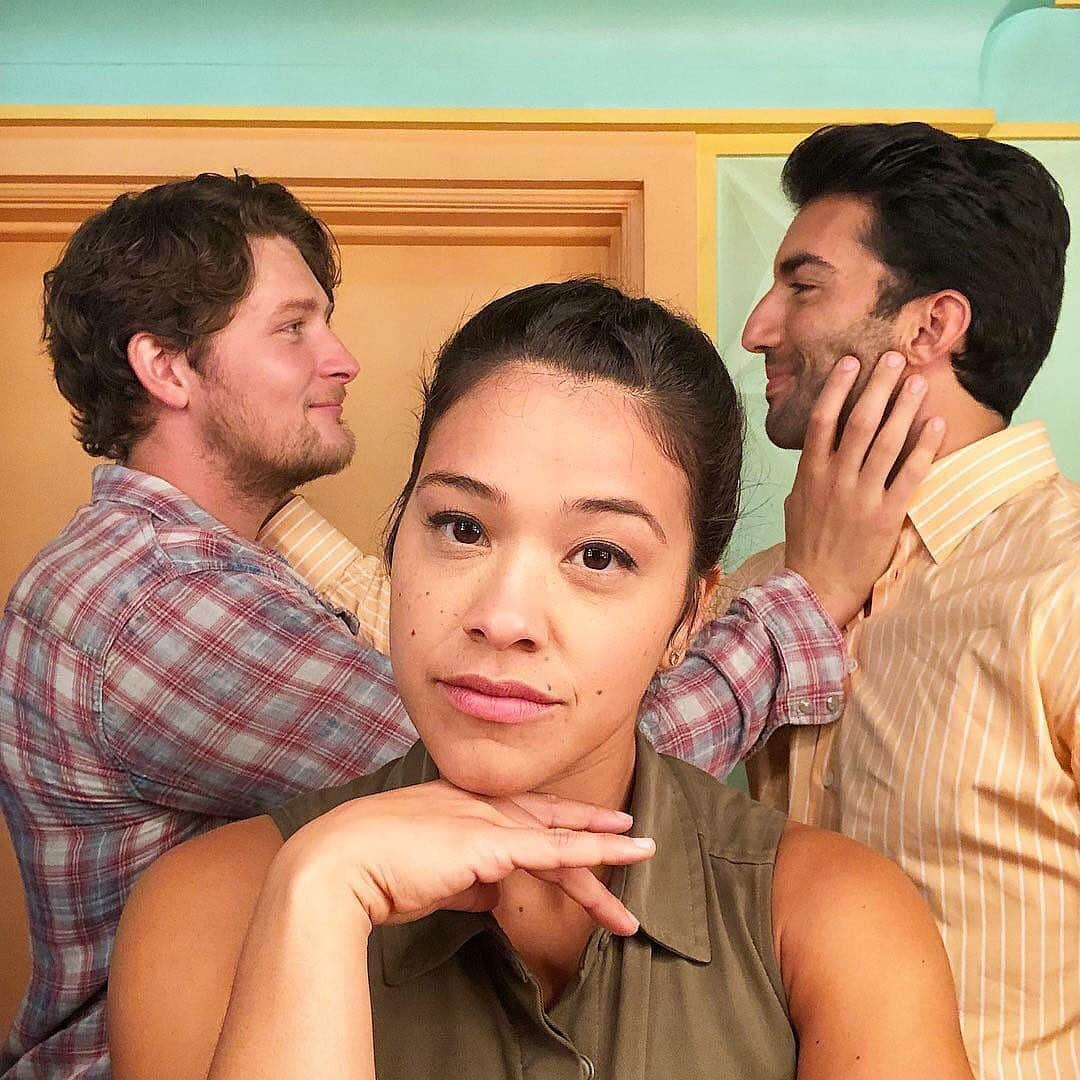 E! Onlineさんのインスタグラム写真 - (E! OnlineInstagram)「#JaneTheVirgin is coming to a close so let's settle this once and for all: Team Rafael or Team Michael? (📷: Instagram)」8月1日 9時02分 - enews