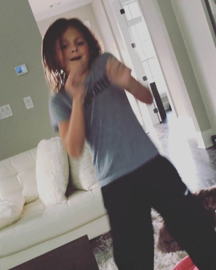 Angie Keiserのインスタグラム：「The local schools start back TOMORROW 😳!!! Meanwhile, we haven’t ordered her curriculum because we ended up really disliking last year’s materials and need a change. She’s obviously super broken up over the whole situation. #KeepOnSummering☀️ #homeschooling」