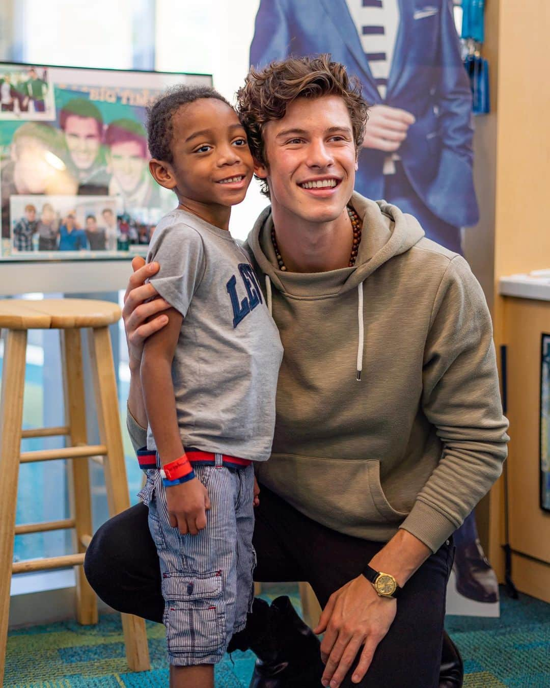 ライアン・シークレストさんのインスタグラム写真 - (ライアン・シークレストInstagram)「Such an incredible day at @ChildrensATL with back-to-back visits from @ShawnMendes and @AlessiasMusic! The kids will be wearing those smiles for a very long time. Thank you both for making this happen :)」8月1日 9時21分 - ryanseacrest