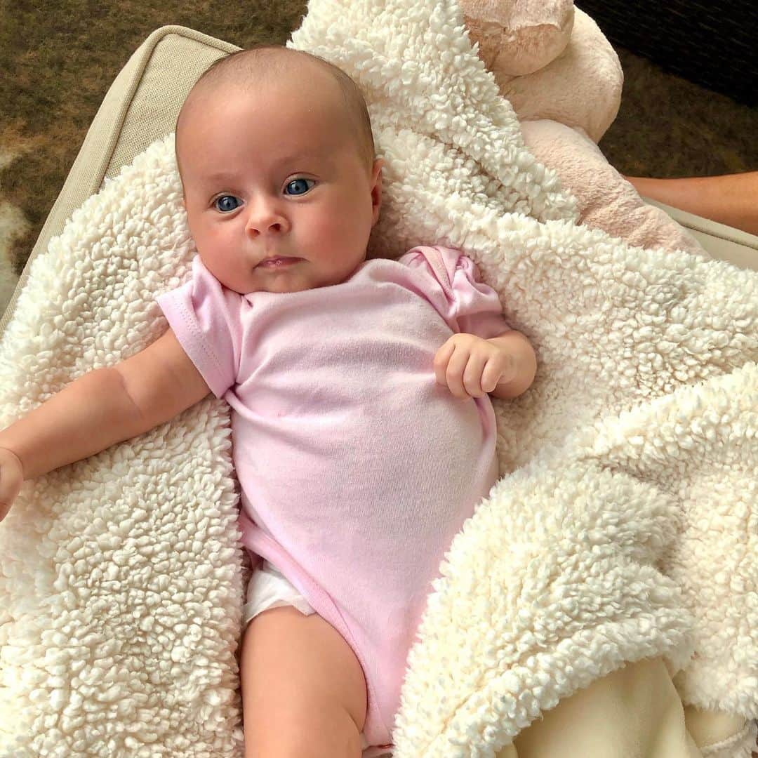 ライアン・ロクテさんのインスタグラム写真 - (ライアン・ロクテInstagram)「I just can’t.... my little princess @Caidenenandlivlochte is soo damn cute! It’s hard being away from you guys! Love you 😍 #princess #daddyslittlegirl #LIV」8月1日 9時13分 - ryanlochte