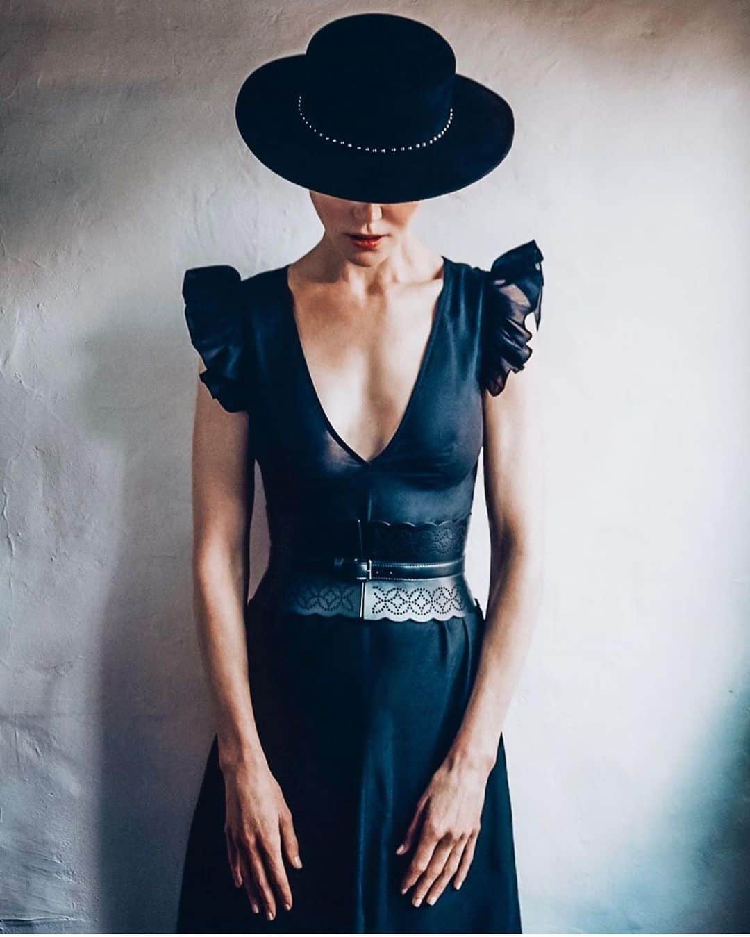 のインスタグラム：「Nicole Kidman is the ultimate #everywomanwednesday inspiration in #Tome channeling #GeorgiaOkeeffee and her infamous hat #repost #netaporter #wcw #nicolekidman #KWEENKIDMAN」