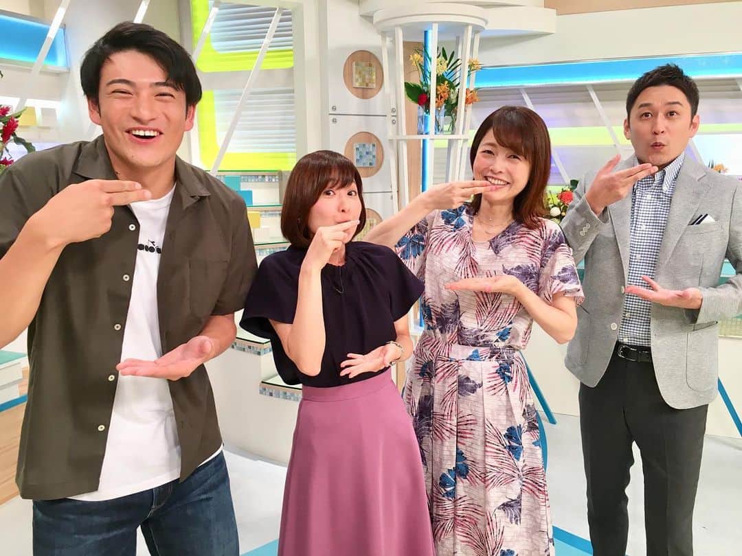 のインスタグラム：「たい平師匠の 麺をすする演技をやってみましたが、なかなか上手くいきませんね…財津アナはやっぱり "排水溝の音"でした…  今日も猛烈な暑さになりそう。気温が30度以上になっている時間が長いので 朝から夜まで 熱中症に警戒してください。  予想最高気温  福岡34度 北九州34度 筑豊35度 筑後37度🥵  衣装 比奈子先生 #PRIDE アクセサリー 財津アナ&比奈子先生 #huomenta」