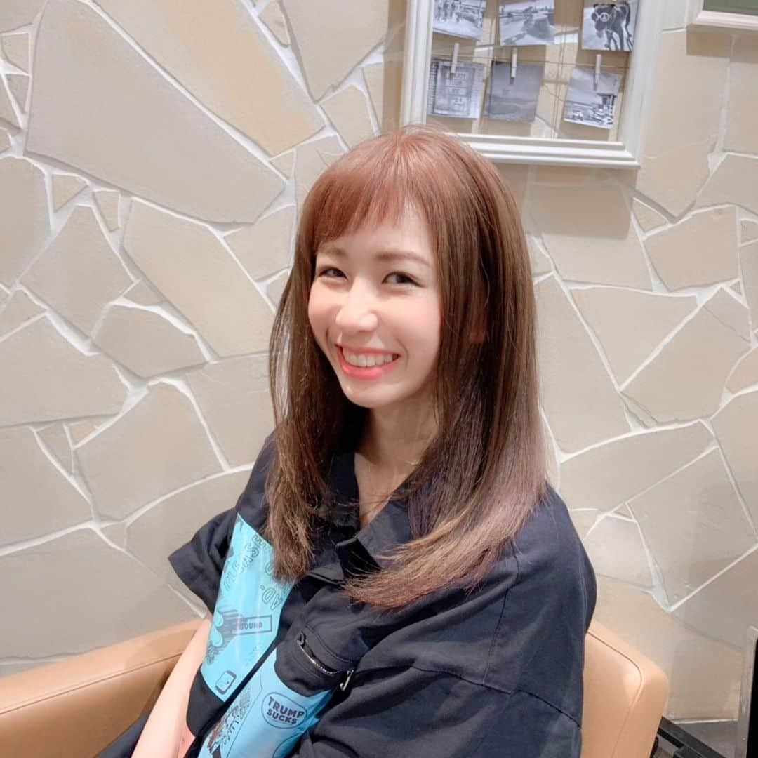 大家志津香さんのインスタグラム写真 - (大家志津香Instagram)「* * newhair * 明るくなりました〜 * 今より明るくて色味はなんでもいいです * っていったら こんなかわいい色に〜 * * こだわり無いマンだから いつもざっくりオーダーするので 仕上がってから色知る感じ。笑 * ラベンダーアッシュっていうらし。 * MINXで山口さんにやってもらいました。 * * いつもありがとうございますっ * 服はBEEP *  #newhair #ラベンダーアッシュ #BEEP」8月1日 9時57分 - ooyachaaan1228