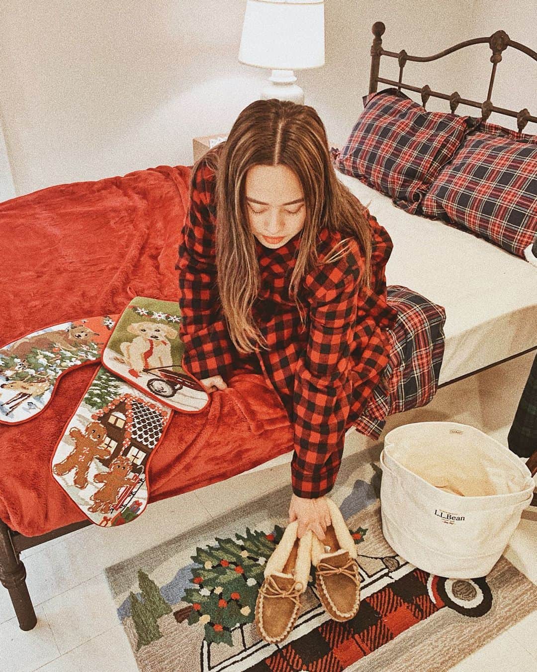 Tattyのインスタグラム：「@llbeanjapan 2019FWの展示会ではトートはもちろん、かなり気になったのが冬のあったかパジャマとか可愛いインテリア😌🍁 私も冬家にいる時はガウン着て ゆったりした格好で過ごすのが 好きだから @llbeanjapan の ホームアイテムもたくさん見れてよかった😘 冬は色味があったかいアイテムで 囲まれるとほっこりするね🎄☺️ キャンプアイテムもたくさんあって まぢでしたくなったーーーー😭🙏❤️ キャンプ、よくしてたから私もいつか 未来の家族と楽しくキャンプしたい！ #llbean #2019FW #home #llbeanトート #pr」