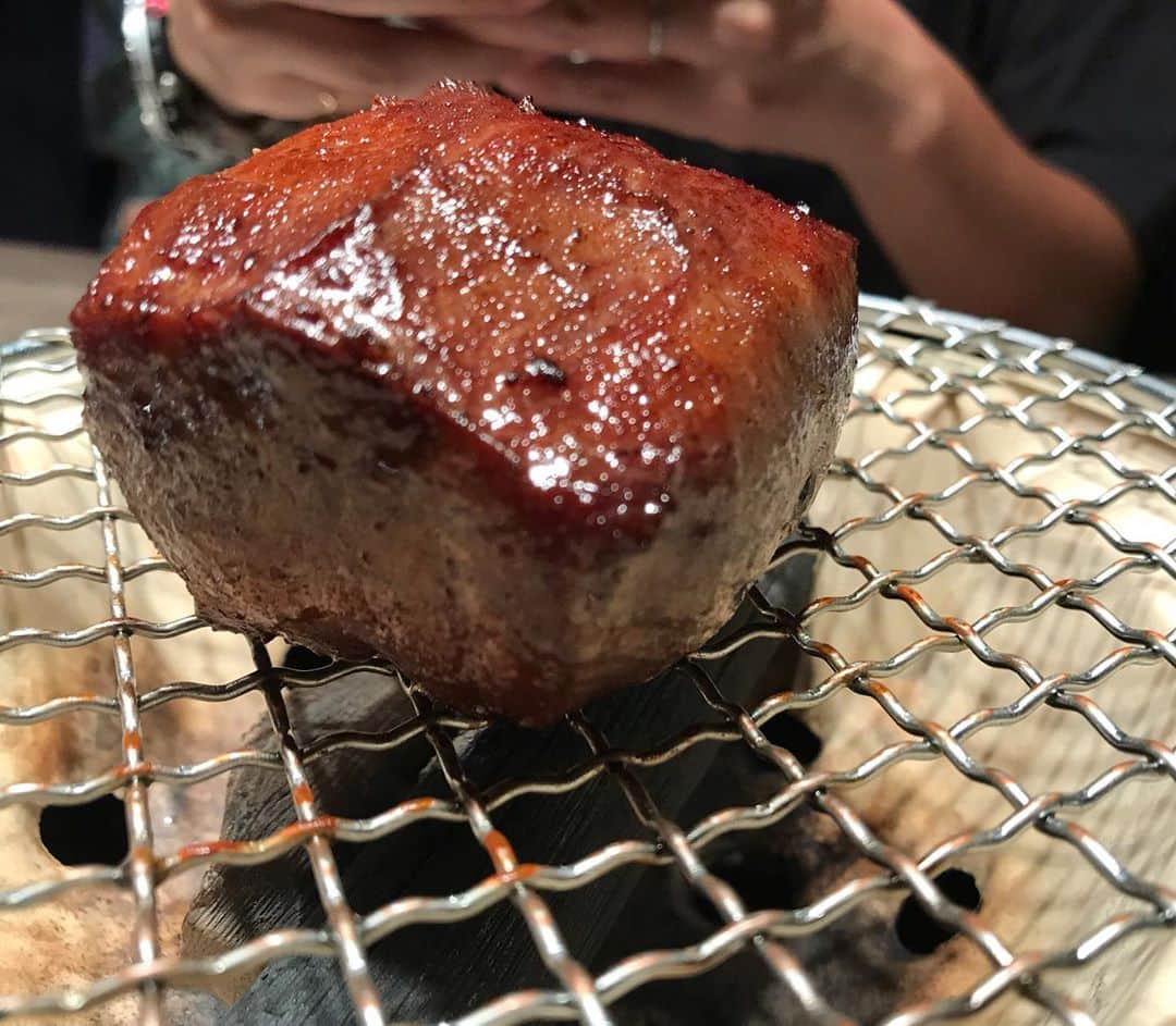 クロさんのインスタグラム写真 - (クロInstagram)「ずっと、ずーっと憧れていた USHIGORO Sへ🐃 その、美味しさ、美しさ、スペシャルさはブログへ詳しく書きました〜✍🏽 大切な人と、大切なお祝いにピッタリのお店です☺️. . #クロリサ的ディナー #焼肉 #焼肉大好き #うしごろ #うしごろS #USHIGOROS #ushigoro #銀座焼肉 #yakiniku」8月1日 10時40分 - kuro_risa