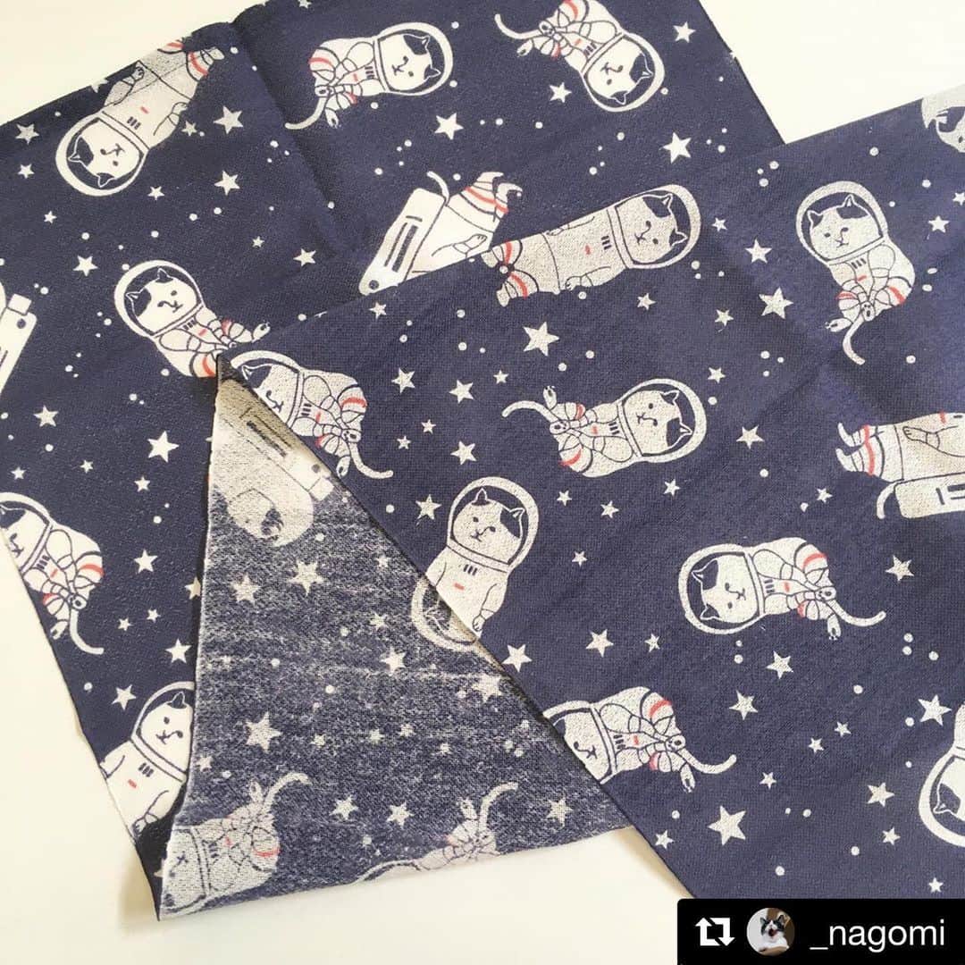 ねこさんのインスタグラム写真 - (ねこInstagram)「仙台市太白区の和雑貨・フォトスタジオ【なごみ】さんで、ふんわりガーゼの手ぬぐいもお取り扱い頂いてます💕 このガーゼ手ぬぐい本当に素晴らしくて❣️❣️ちょっと変わった肌触りと抜群の吸水性＆速乾性を兼ね備えてまする🙈✨ 使って、洗って、を繰り返すうちにフワフワ肌触りに変身するヨ♫ 私もとってもお気に入りで、ハンドタオル、汗拭きタオルとして毎日重宝してます🤔✨キリッ お近くにお住いの皆さん、是非【なごみ】さんに足を運んでみてね🏃‍♀️🏃‍♂️🐈💨 #Repost @_nagomi with @get_repost ・・・ * NASA ならぬ NYASA！  宇宙服に身を包んだ猫が宇宙にフワフワ。 こちらもガーゼの手ぬぐいなので、洗うとフワフワです☺︎ * * NEKONOBA ガーゼ手ぬぐい NYASA 綿100% サイズ 約32×90㎝ ¥1,000+税」8月1日 10時32分 - neko_magazine