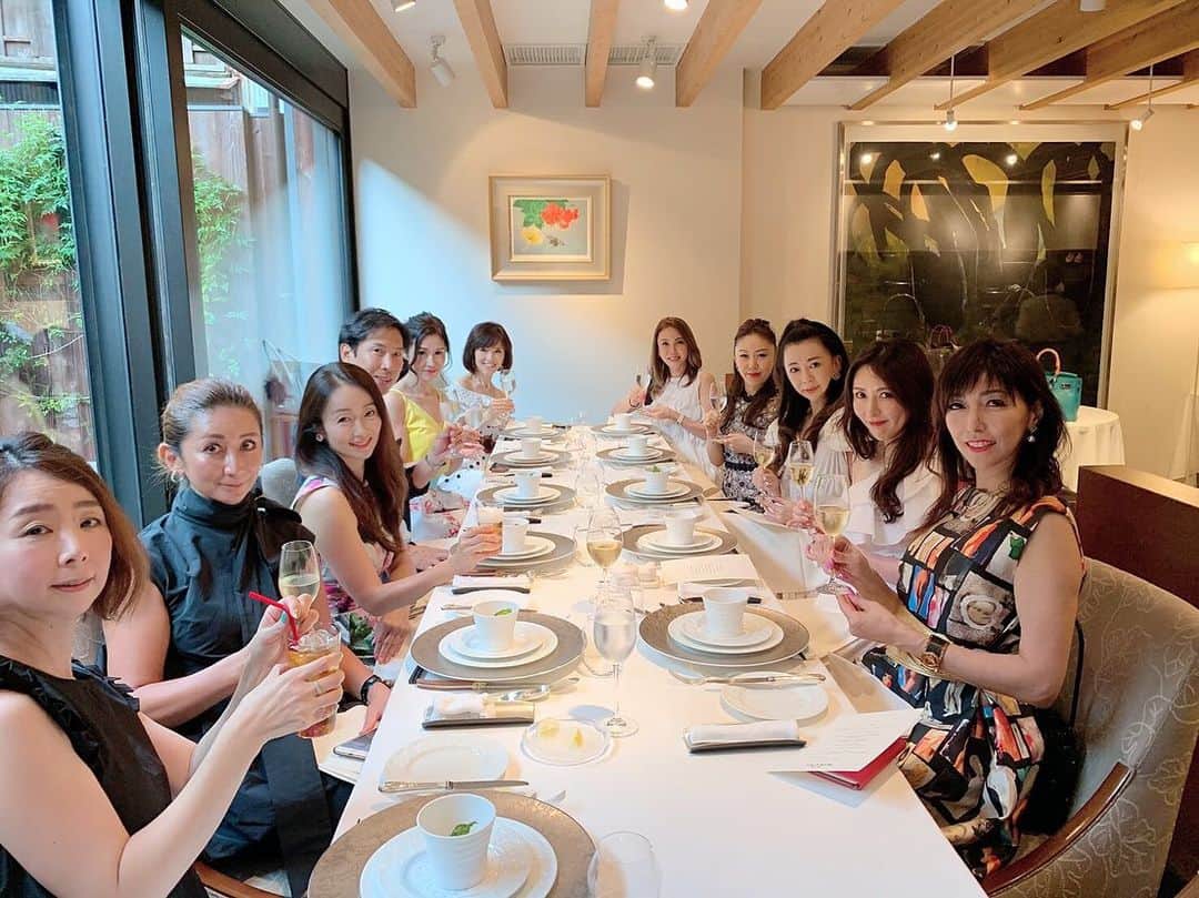 越野矢素子さんのインスタグラム写真 - (越野矢素子Instagram)「素敵なお友達に私のアース世界大会のお祝いと典子さんの日本大会、しげかさんのミセスジャパンの日本大会のお祝いをして貰いました✨素敵なお友達に素敵なお祝い会をして頂ける事に幸せを感じました💕」8月1日 10時55分 - loversyaso