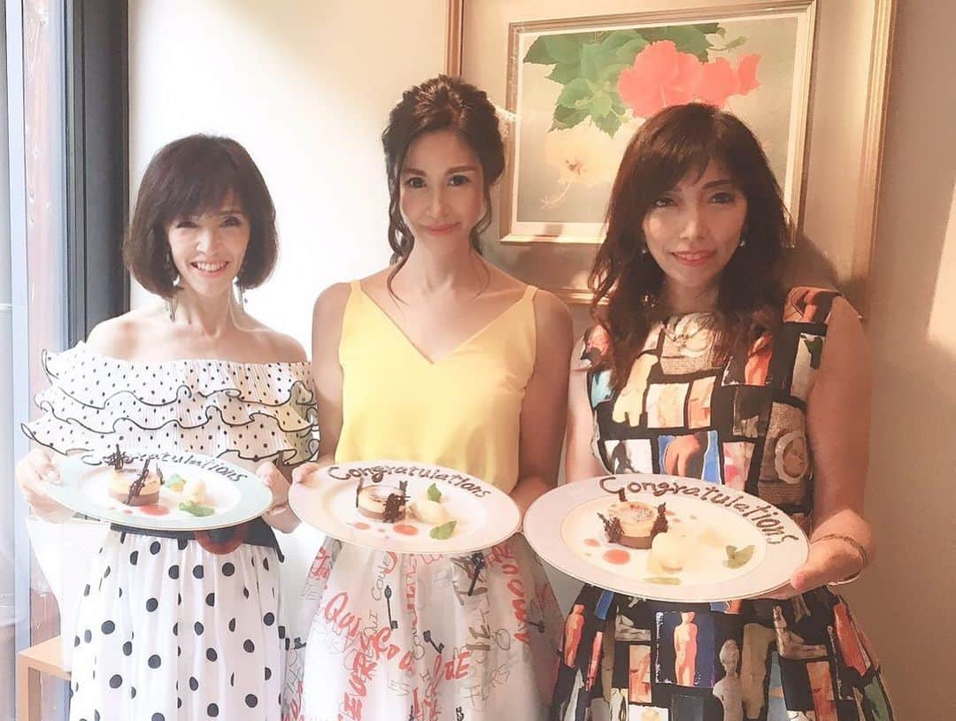 越野矢素子さんのインスタグラム写真 - (越野矢素子Instagram)「素敵なお友達に私のアース世界大会のお祝いと典子さんの日本大会、しげかさんのミセスジャパンの日本大会のお祝いをして貰いました✨素敵なお友達に素敵なお祝い会をして頂ける事に幸せを感じました💕」8月1日 10時55分 - loversyaso
