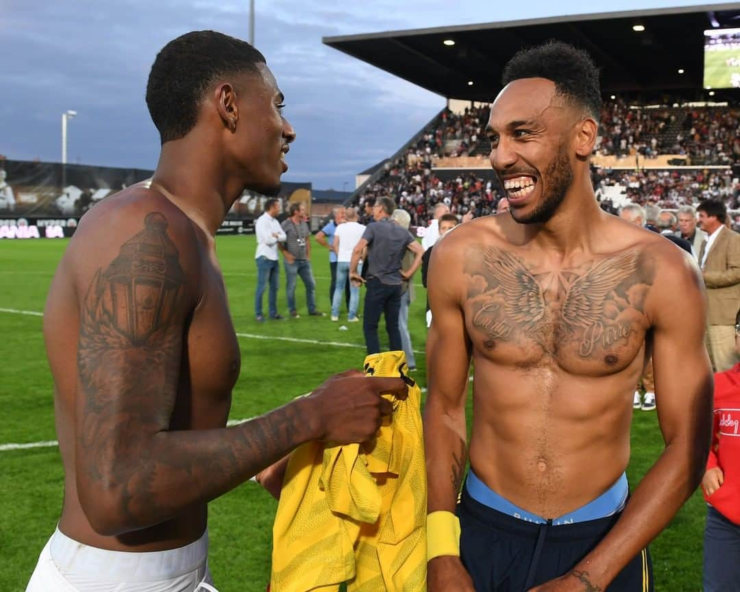 アーセナルFCさんのインスタグラム写真 - (アーセナルFCInstagram)「Great to see you again, #TheJeff 🤜🤛⁠ ⁠ Once a Gunner... 🔴⁠ ⁠ #Auba #Aubameyang #arsenal #afc #Gunners #COYG」8月1日 11時00分 - arsenal