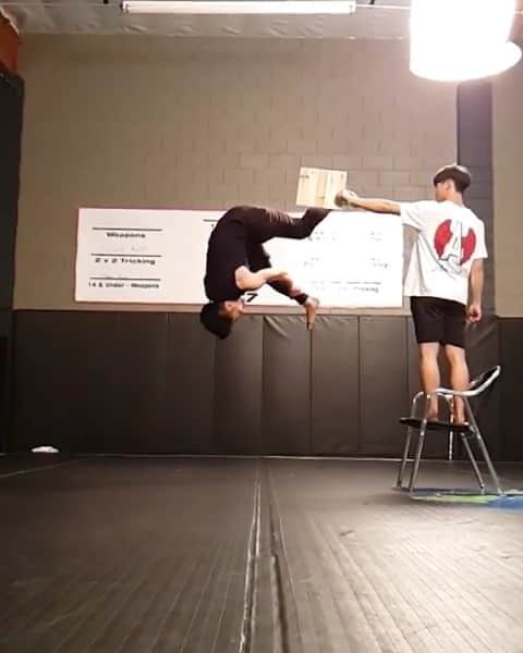 レッドブルのインスタグラム：「☝️ @shinmincheol, everyone ☝️ #taekwondo #kicks #martialarts #redbull #givesyouwings」
